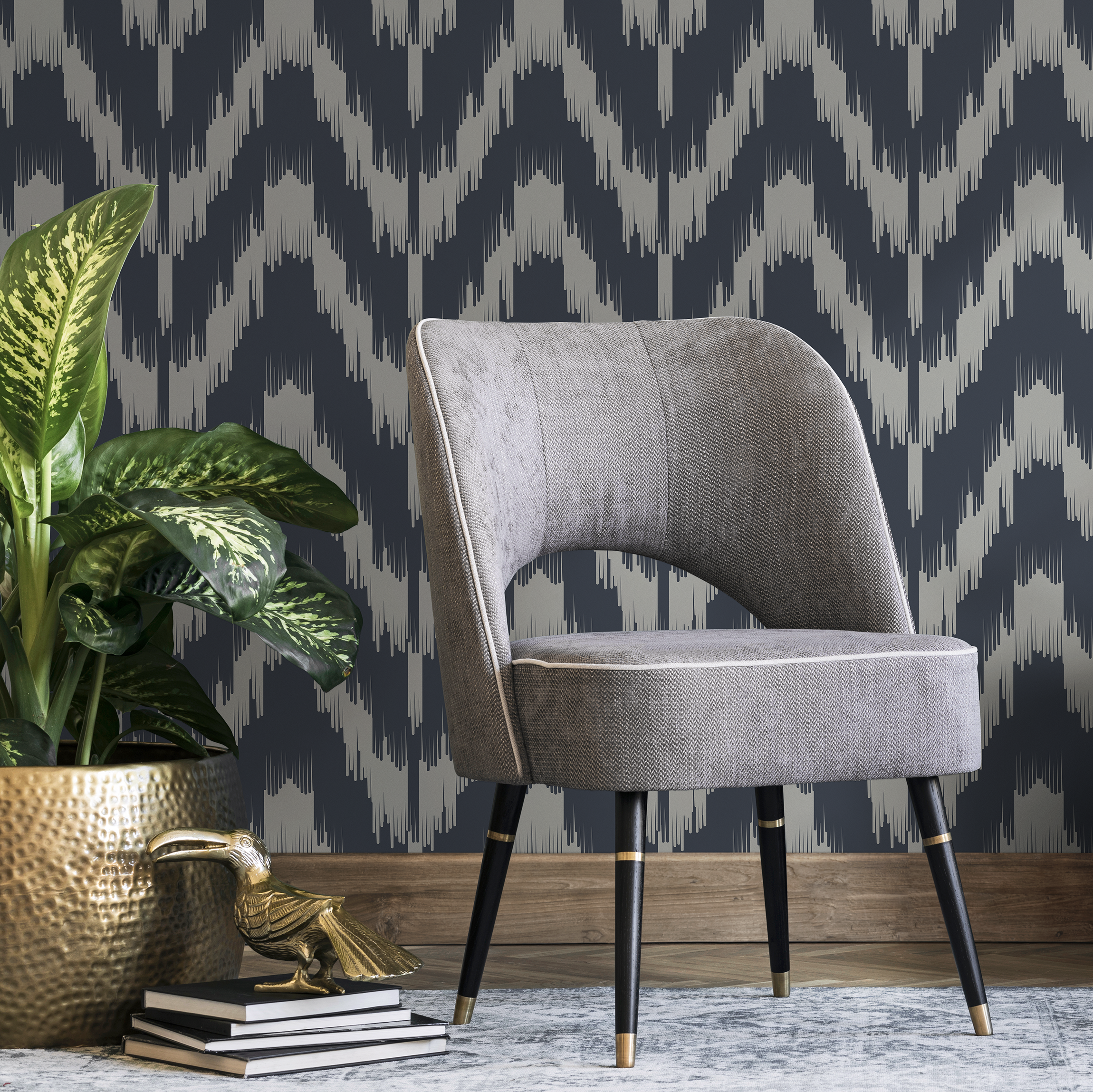 Abstract Wallpaper With An Ikat Chevron Motif In Navy And Gray - C934