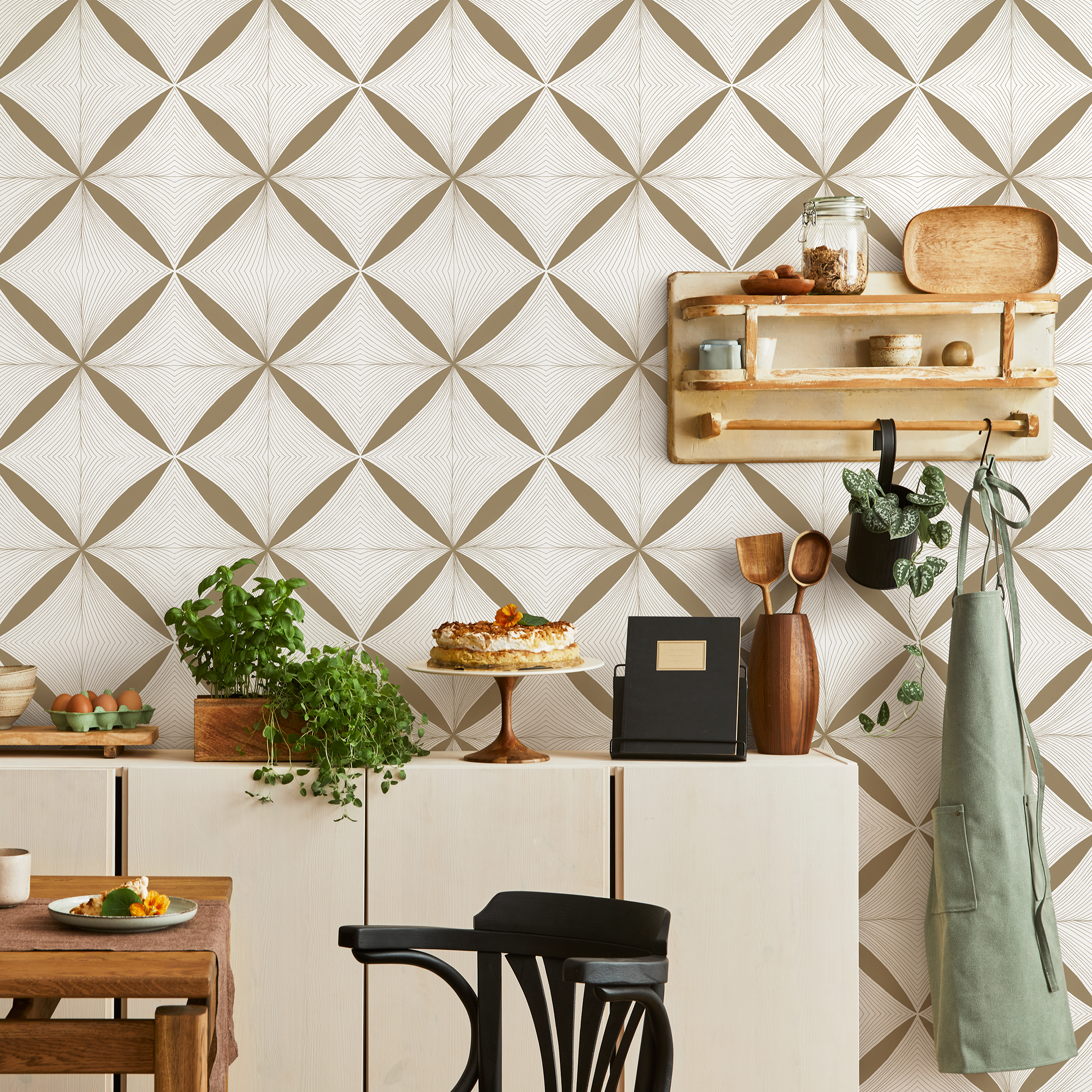 Geometric Wallpaper With Radiating Lines In Beige And Cream - C940
