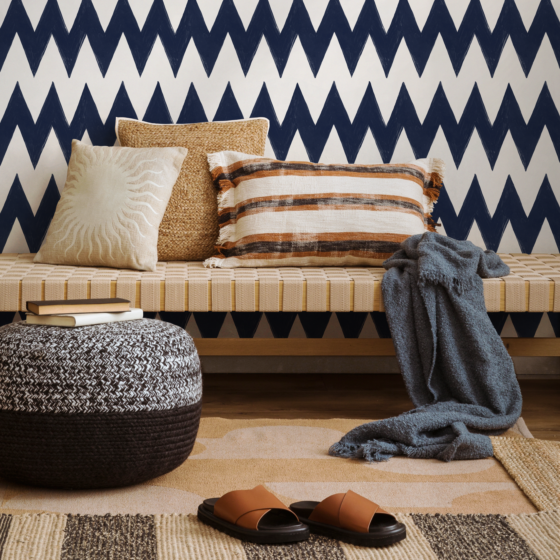 Chevron Wallpaper With A Hand-drawn Motif In Navy Blue - C950