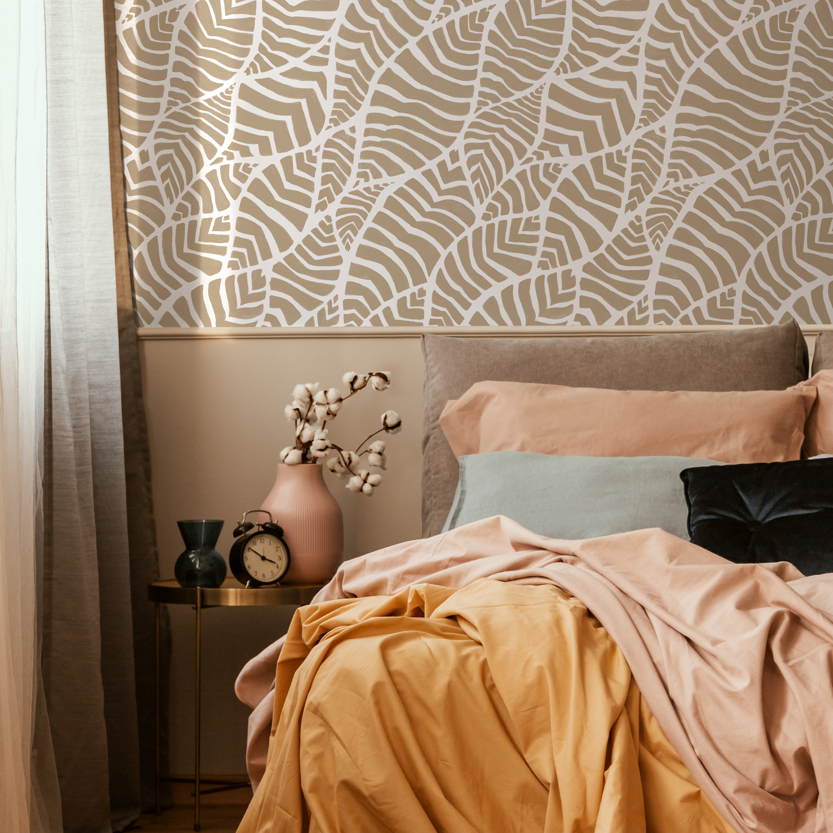 Abstract Wallpaper With Wavy Leaves In Beige And White - C958