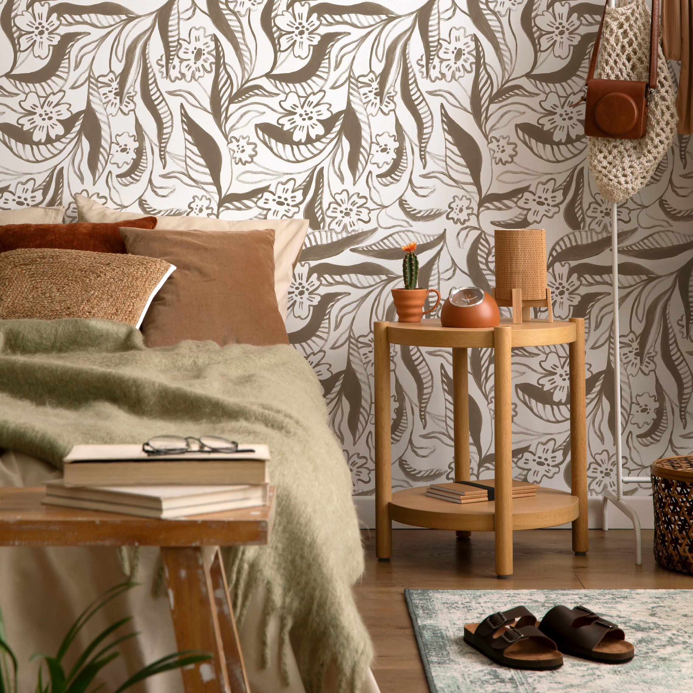Floral Wallpaper Featuring Brushed Floral Vines In Beige And Brown - C959