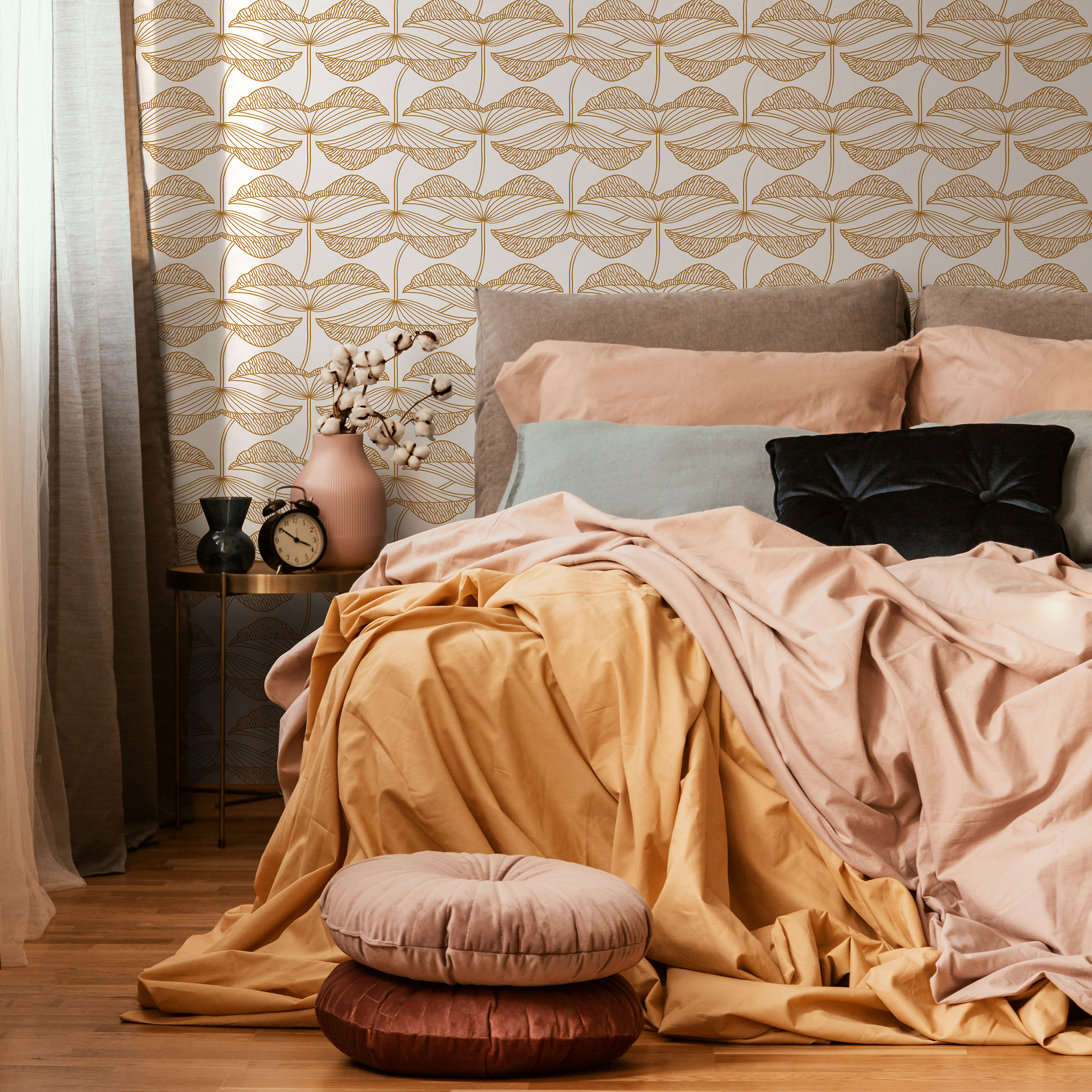 Art Deco Wallpaper With A Stylized Ginkgo Leaf Motif In Gold - C987