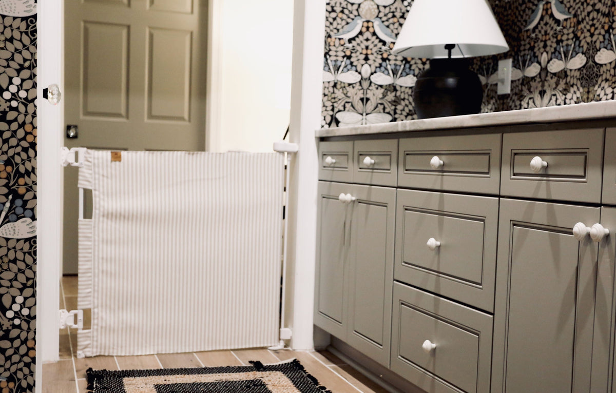 Milliken® Fabric Baby & Pet Safety Gate – Indoor/outdoor, Durable & Stylish | Fit Openings From 27.6" To 55" Wide And Stand 33"