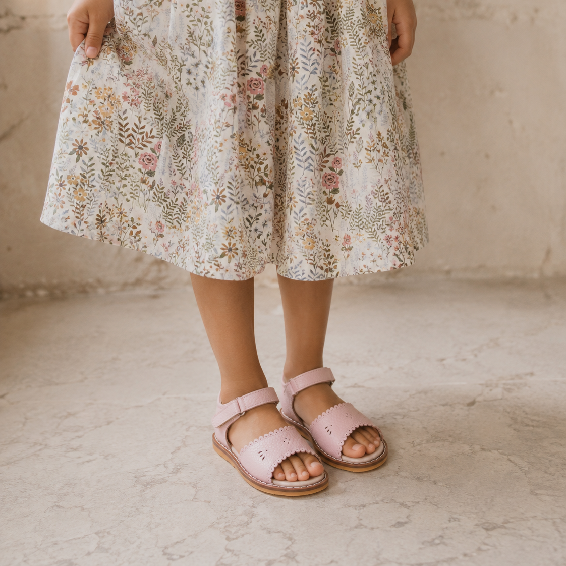 Classic Sandal With Scallop Pink