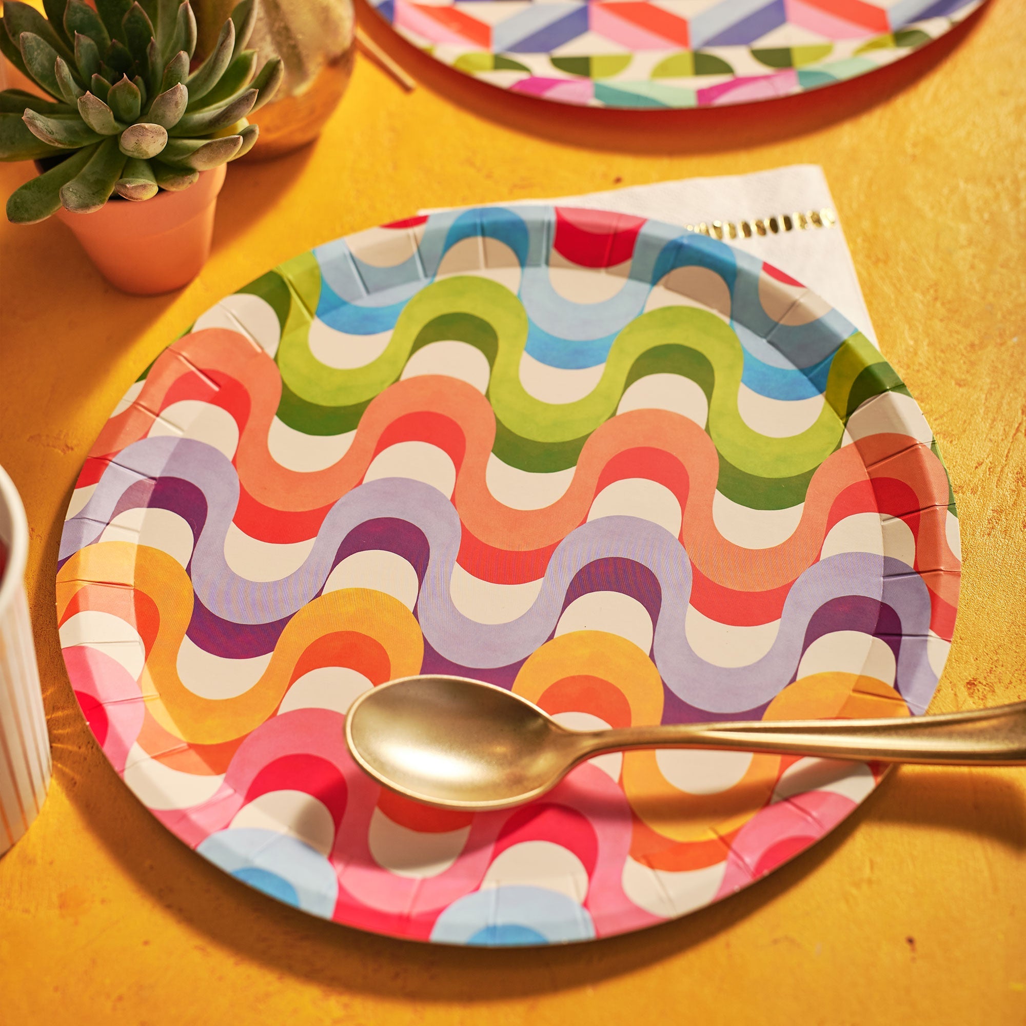 Color Me Crazy Large Plates (10 Per Pack)