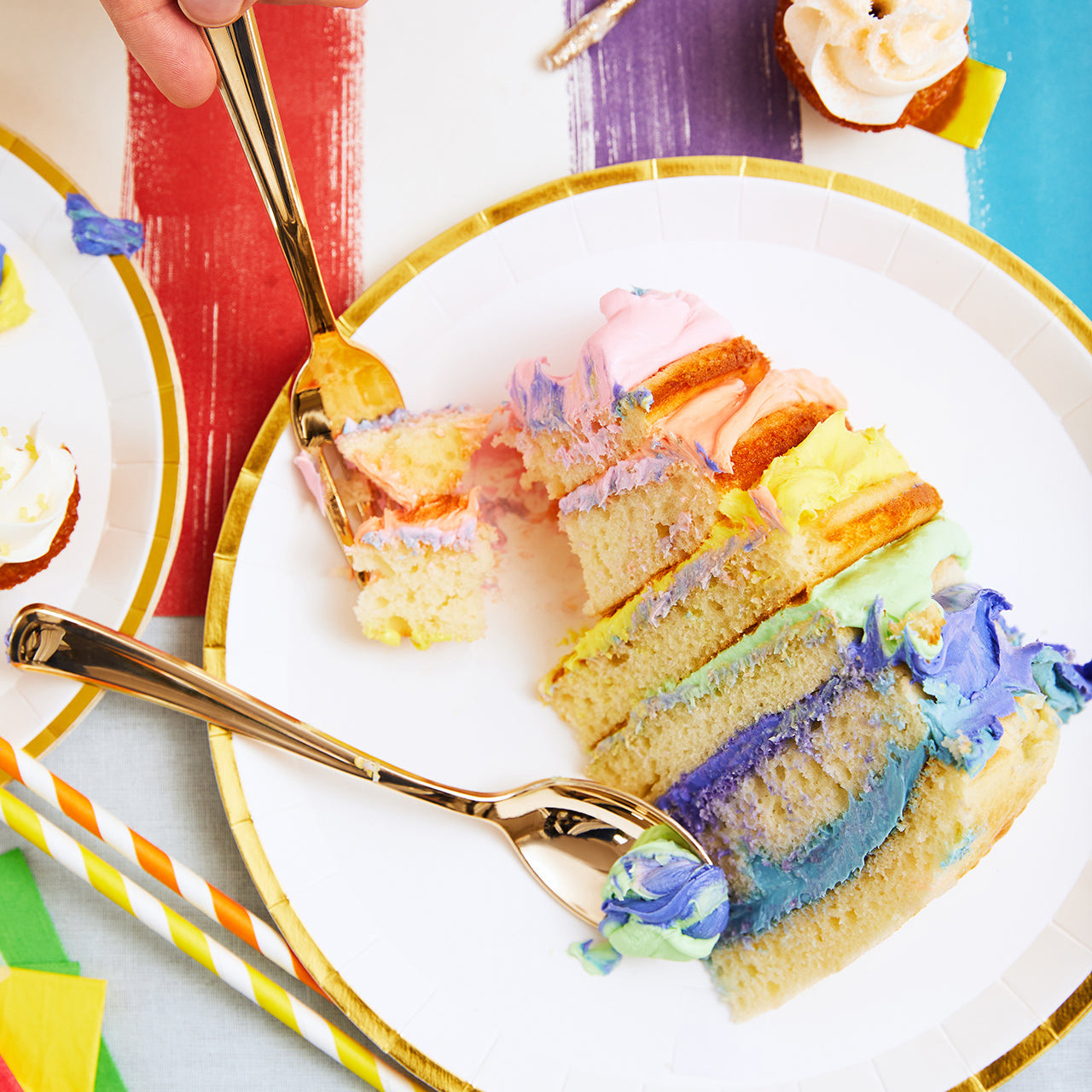 White And Gold Classic Large Plates (10 Per Pack)