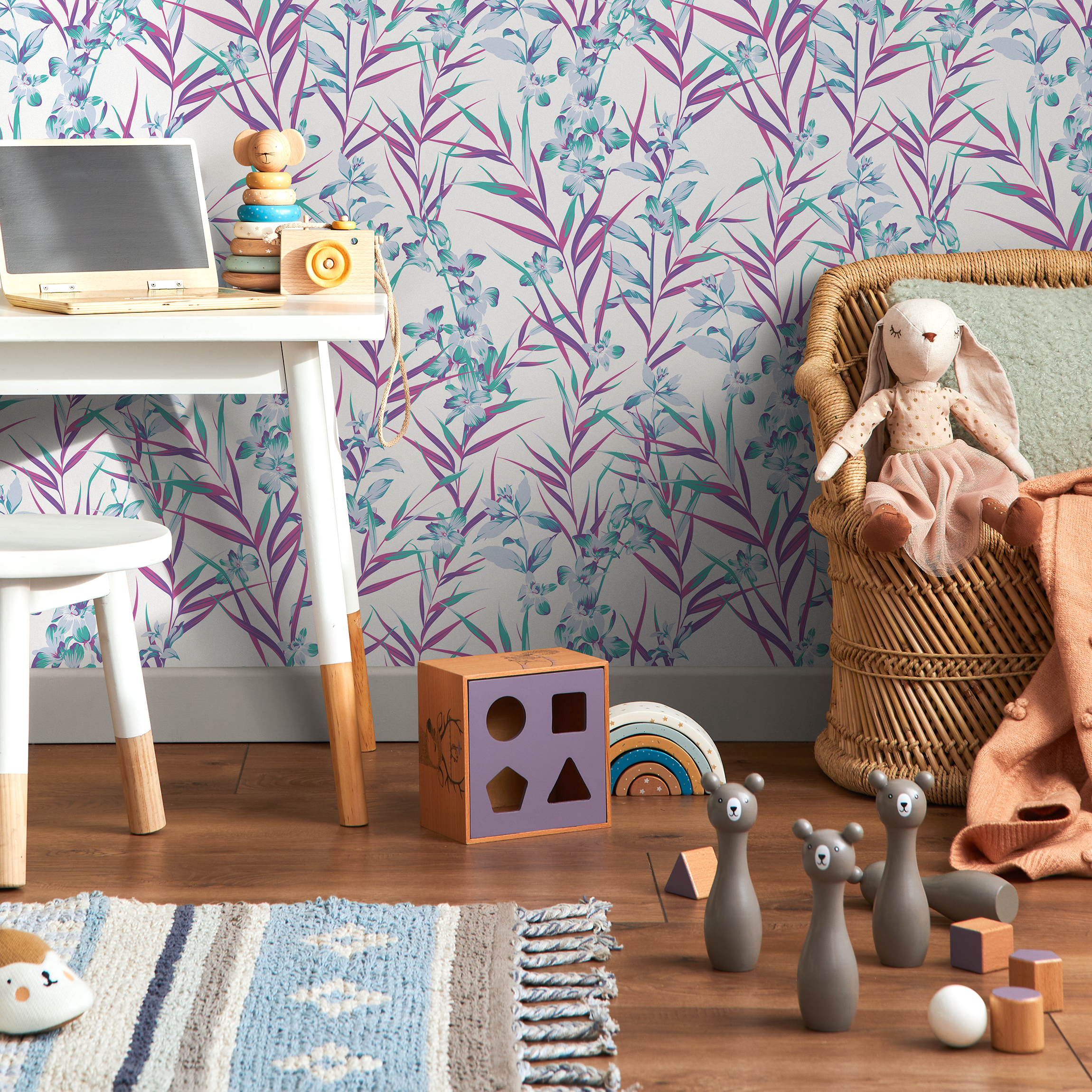 Botanical Wallpaper With Delicate Climbing Florals In Purple And Teal - D032