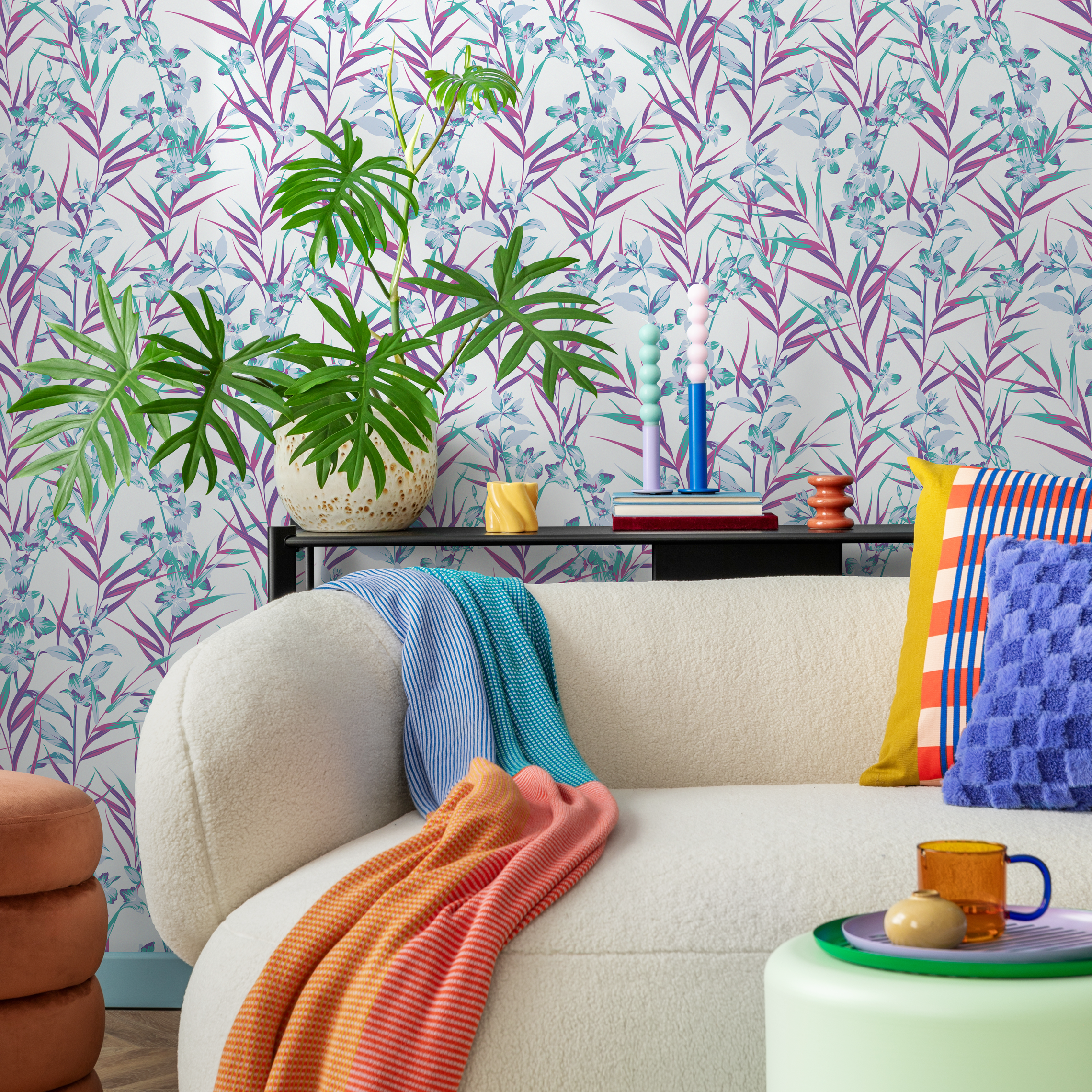 Botanical Wallpaper With Delicate Climbing Florals In Purple And Teal - D032