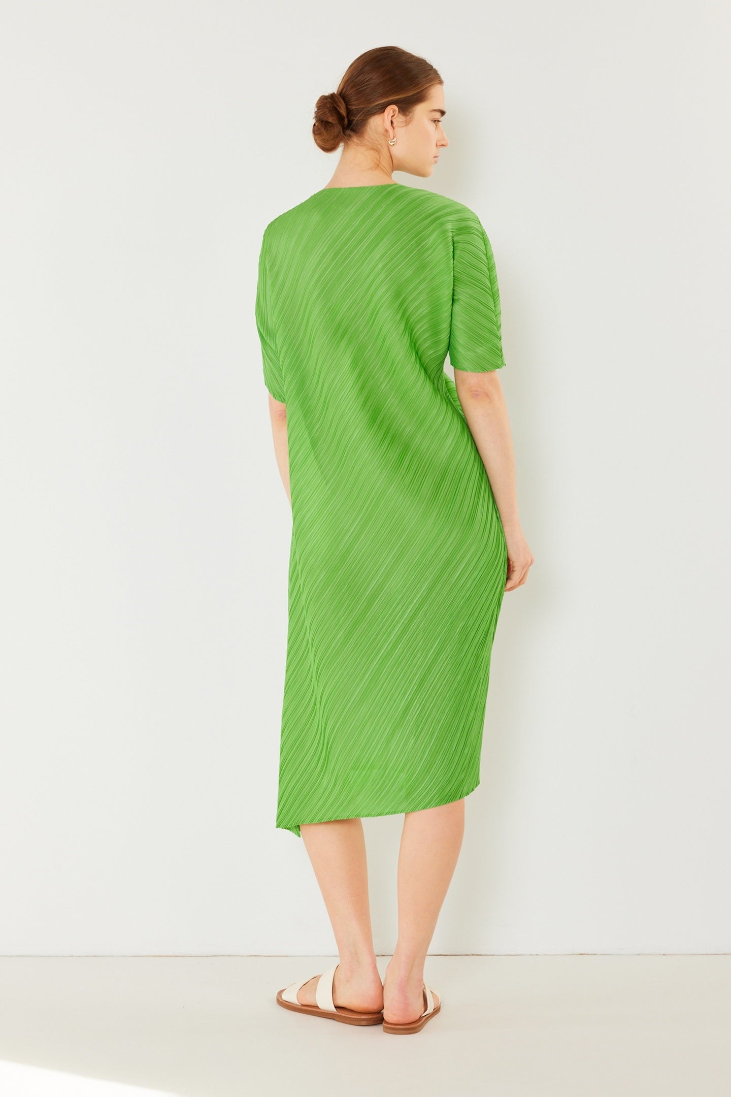 Pleated Dolman Sleeve Dress - D03bt_greeb