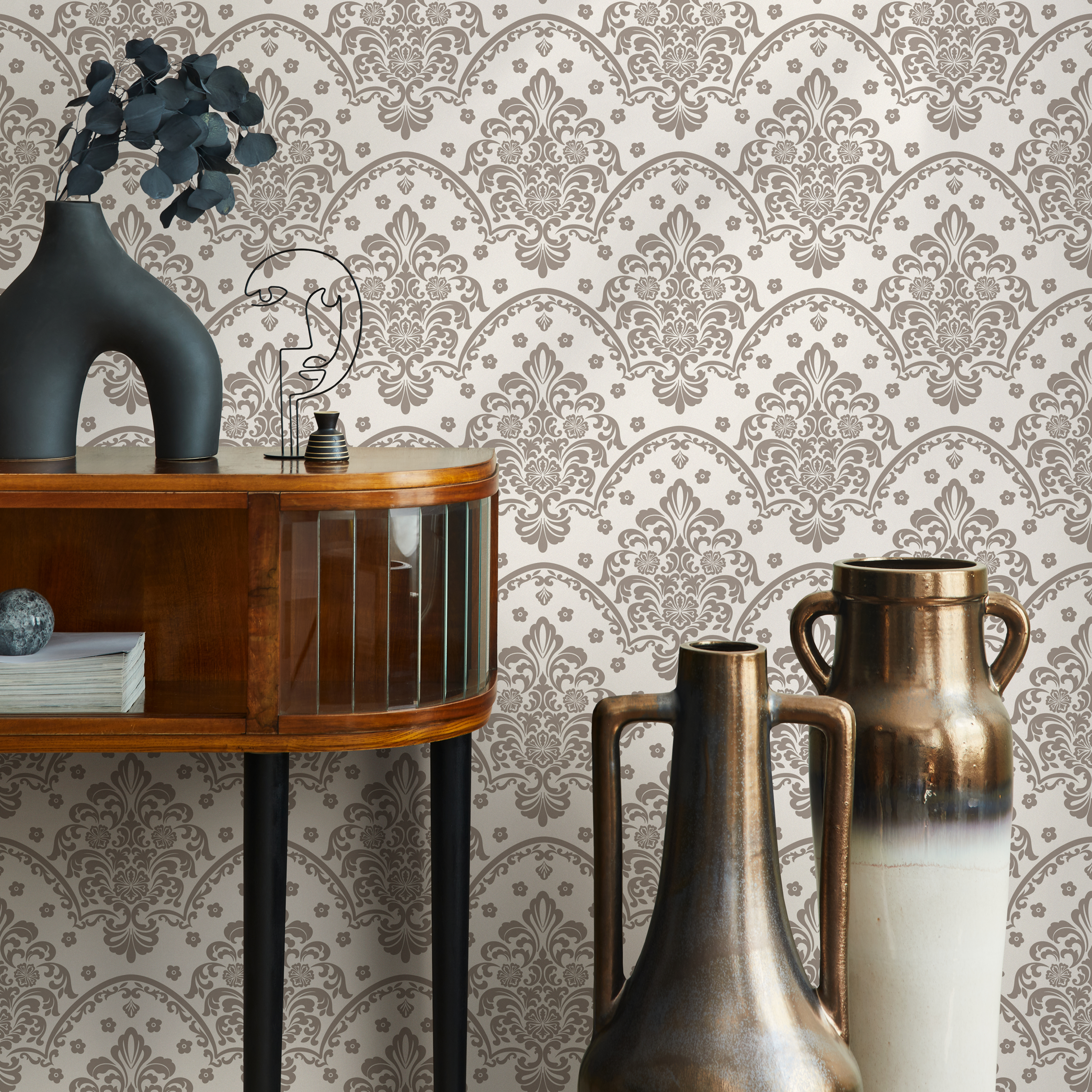 Damask Wallpaper With A Scalloped Motif In Brown And Cream - D197