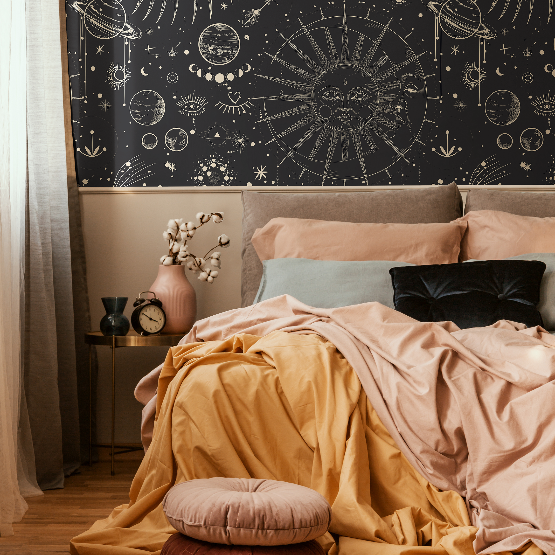 Celestial Wallpaper With Sun And Moon Motifs In Black And Gold - D342