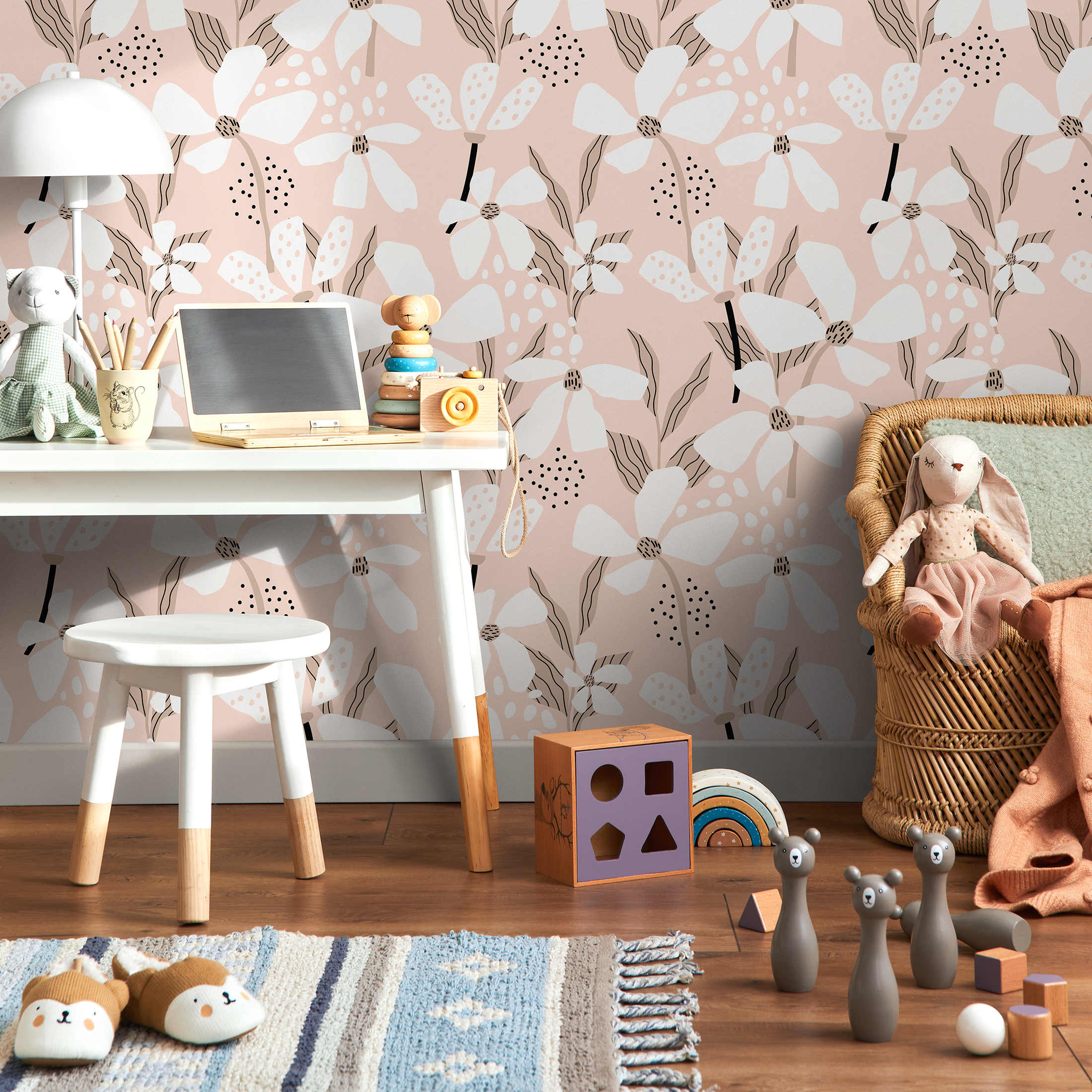 Abstract Floral Wallpaper With Stylized Blooms In Pink And Black - D374