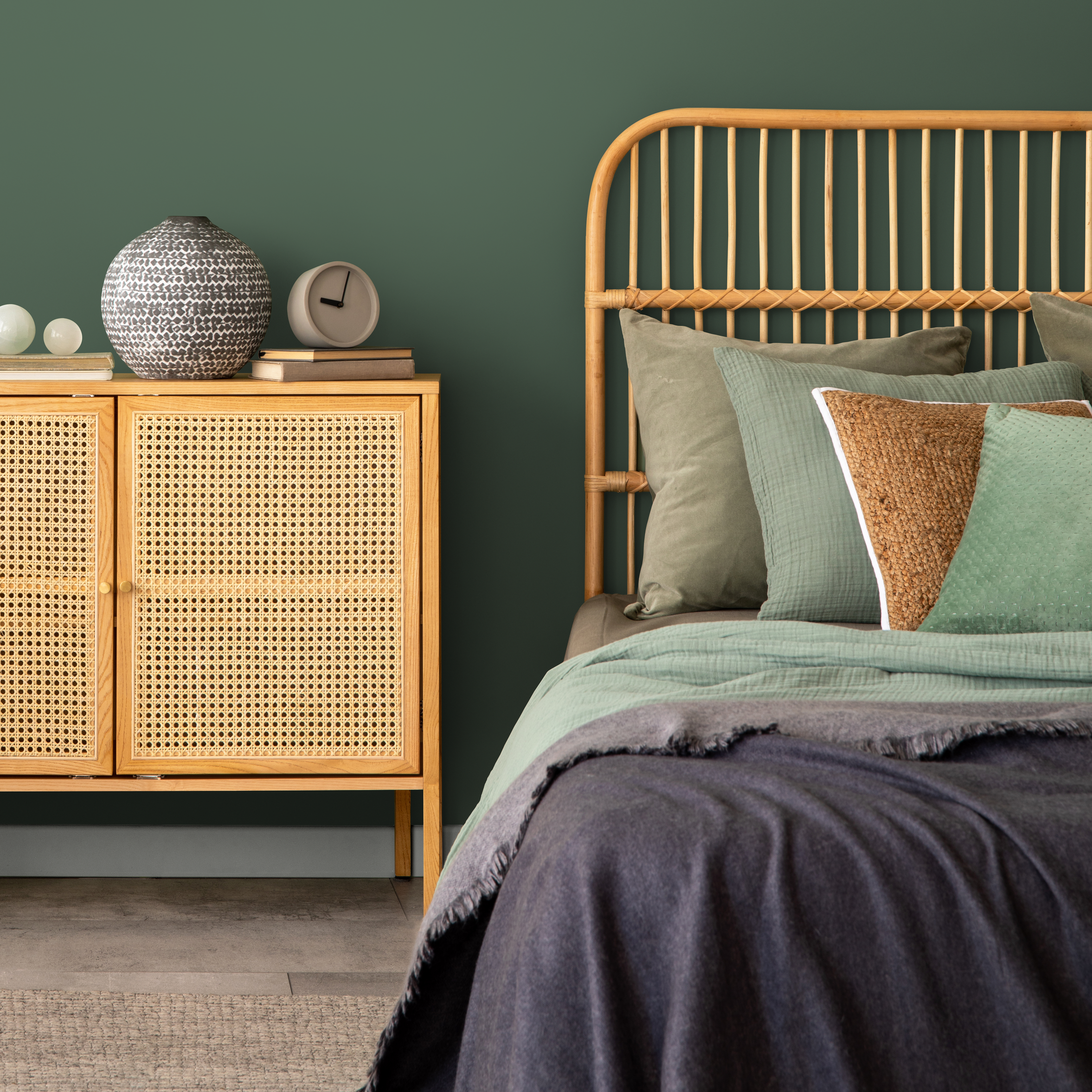 Minimalist Wallpaper In A Solid Dark Grayish Green - D434