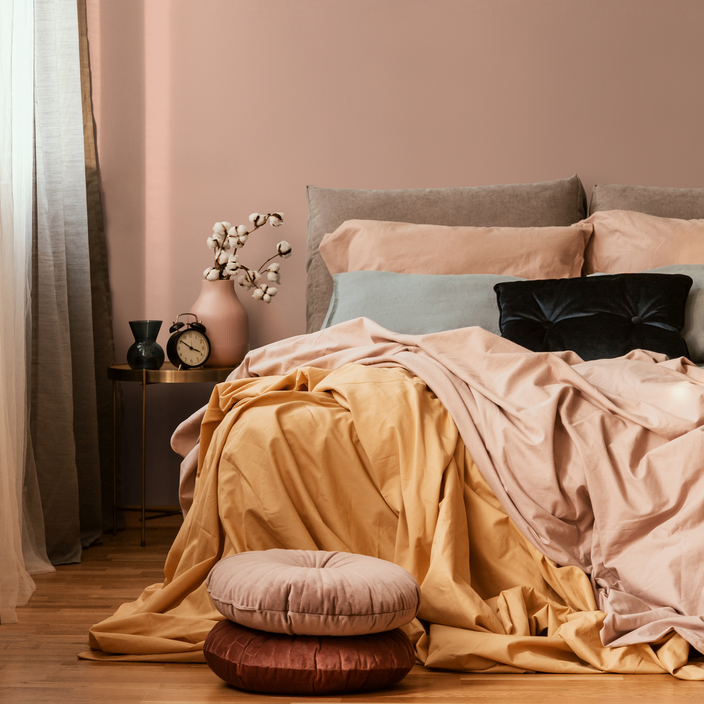 Solid Color Wallpaper In A Warm Cashmere Pink - D438