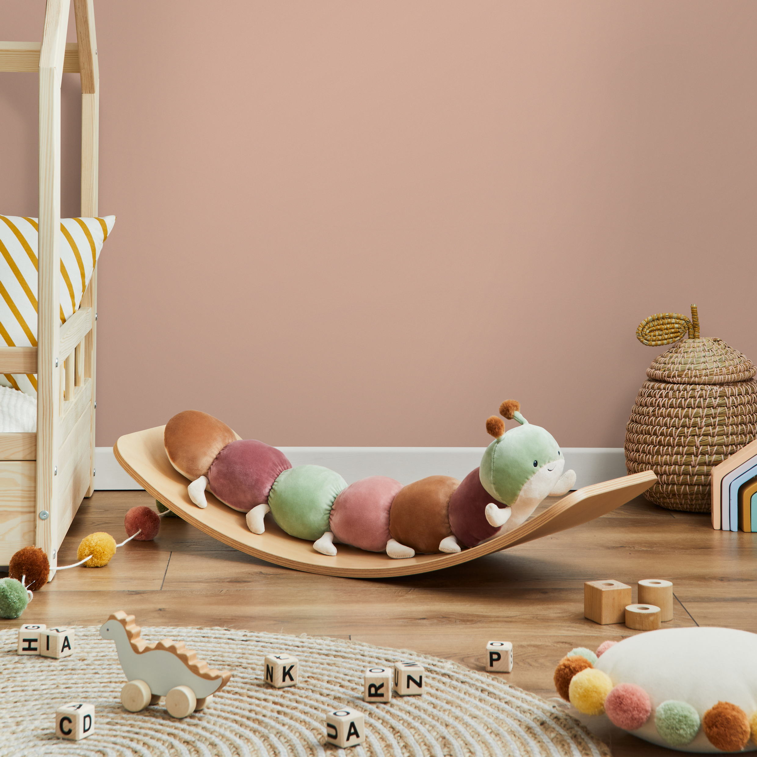 Solid Color Wallpaper In A Warm Cashmere Pink - D438