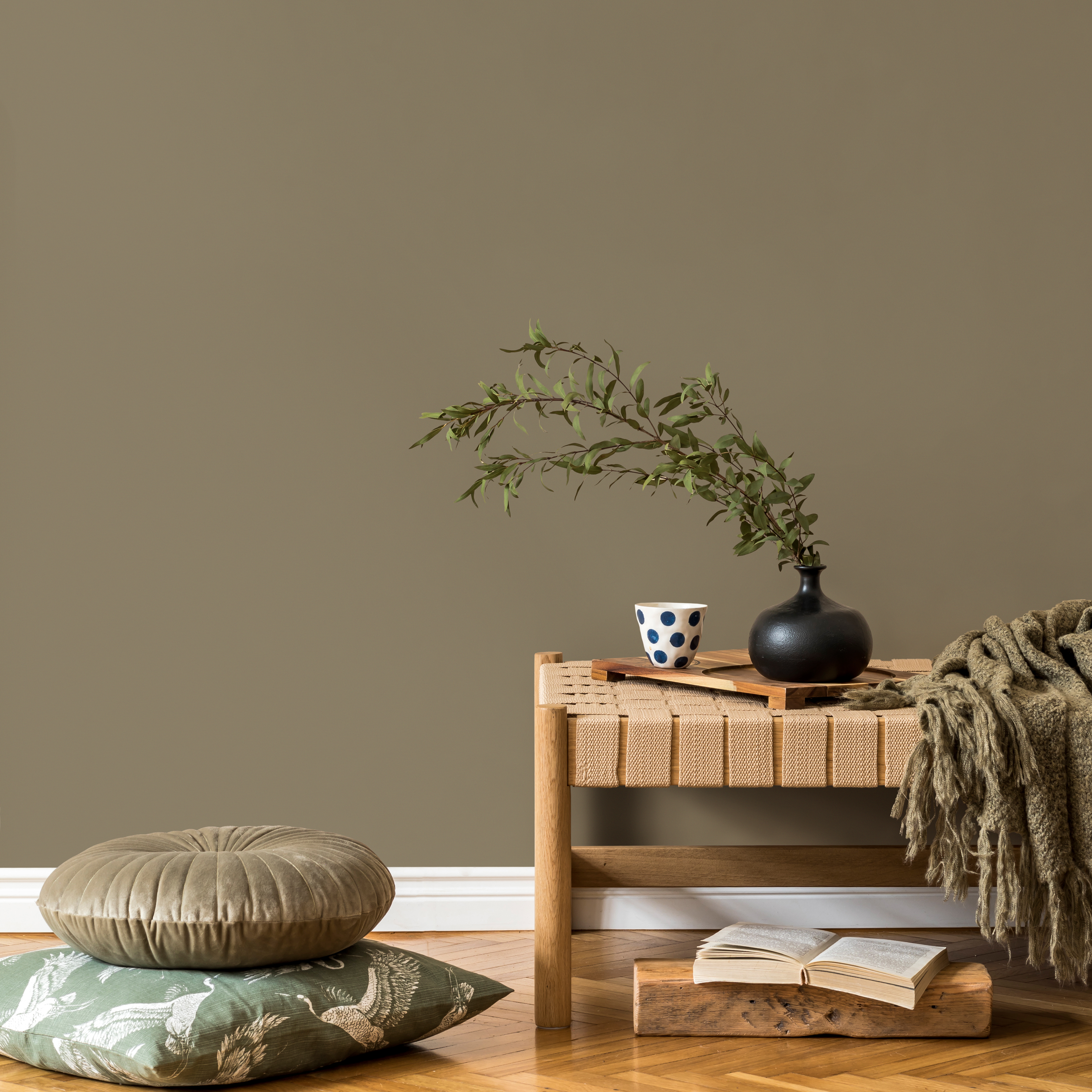 Solid Color Wallpaper In An Earthy Shadow Brown - D472