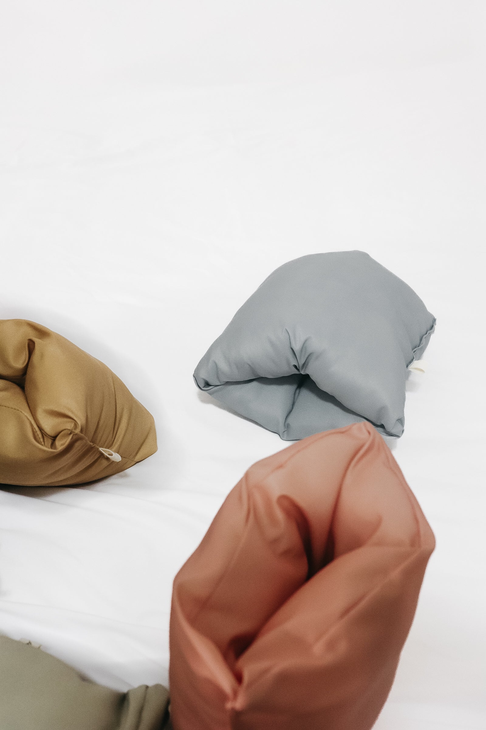 Lagoon Wipeable Cradle Arm Pillow