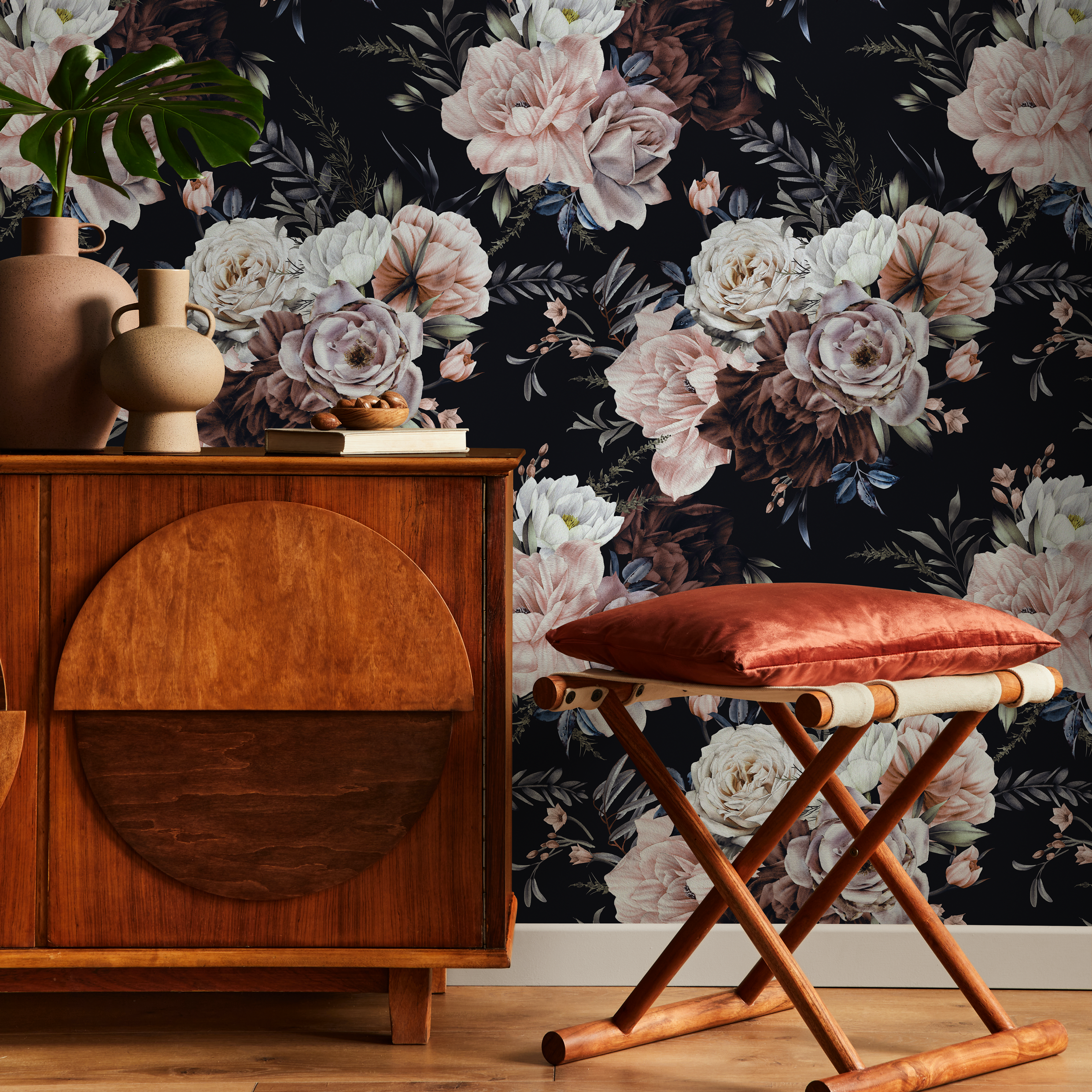 Floral Wallpaper Featuring Romantic Rose Bouquets In Pink, Mauve, And Burgundy - D545