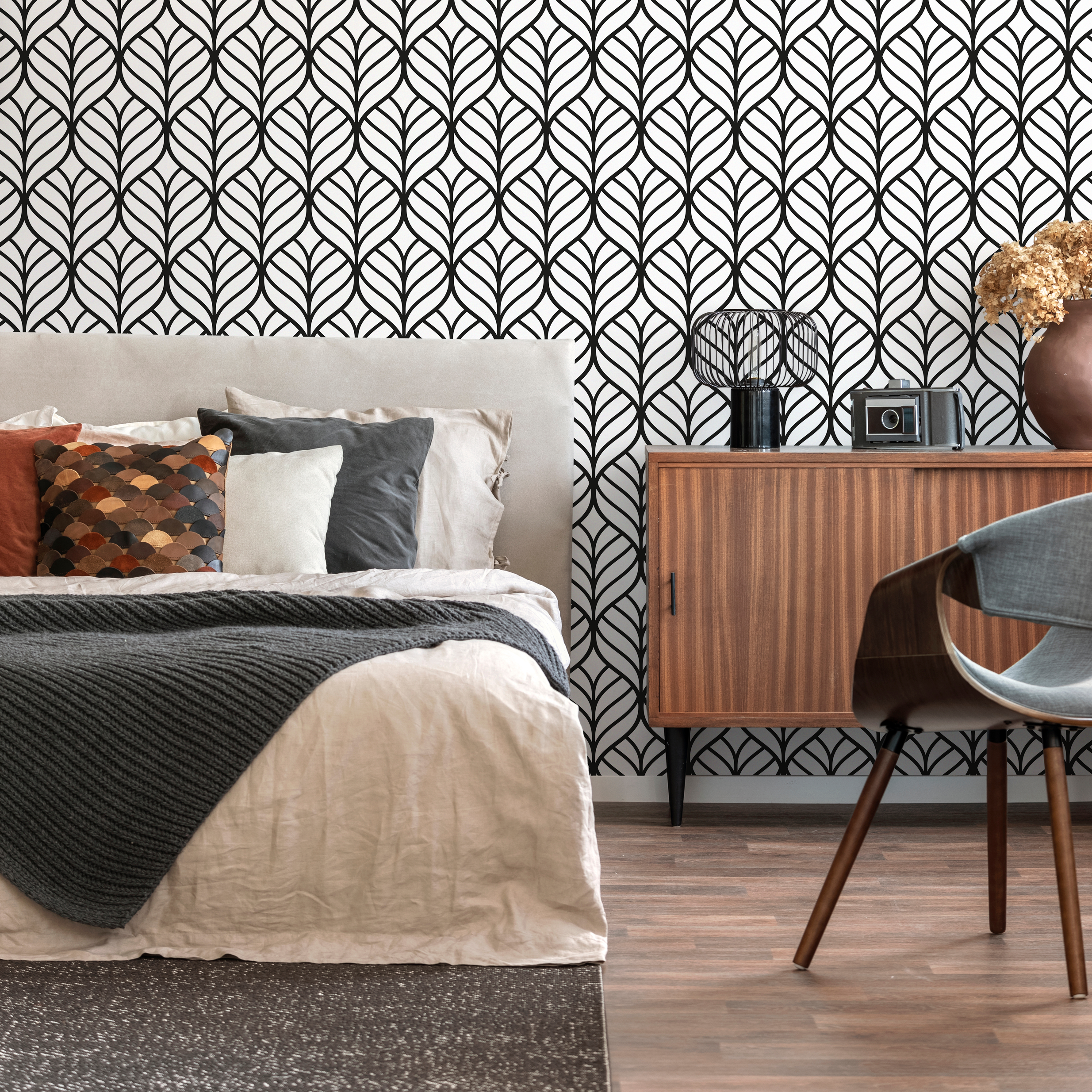 Geometric Wallpaper With A Stylized Leaf Motif In Black And White - D972