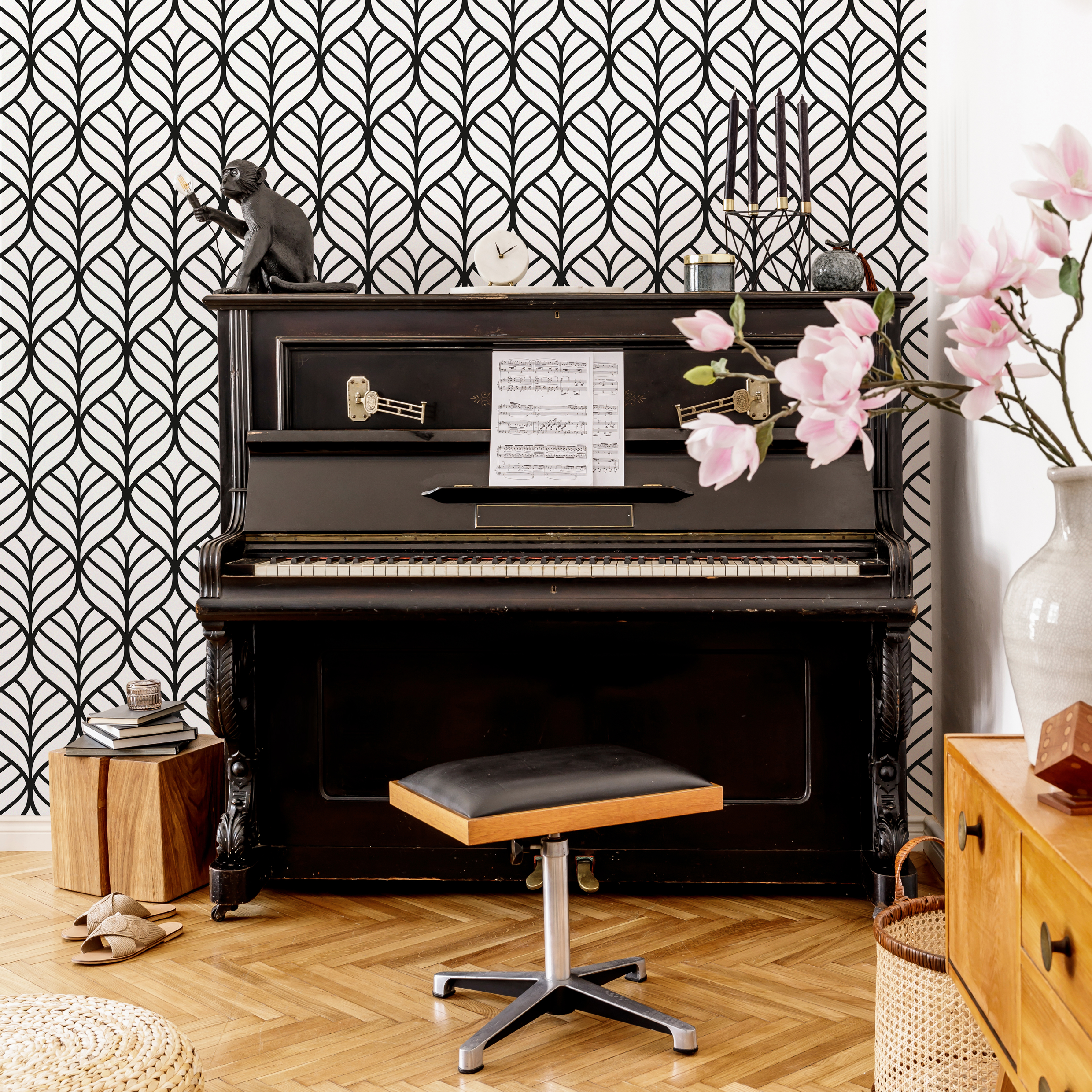 Geometric Wallpaper With A Stylized Leaf Motif In Black And White - D972
