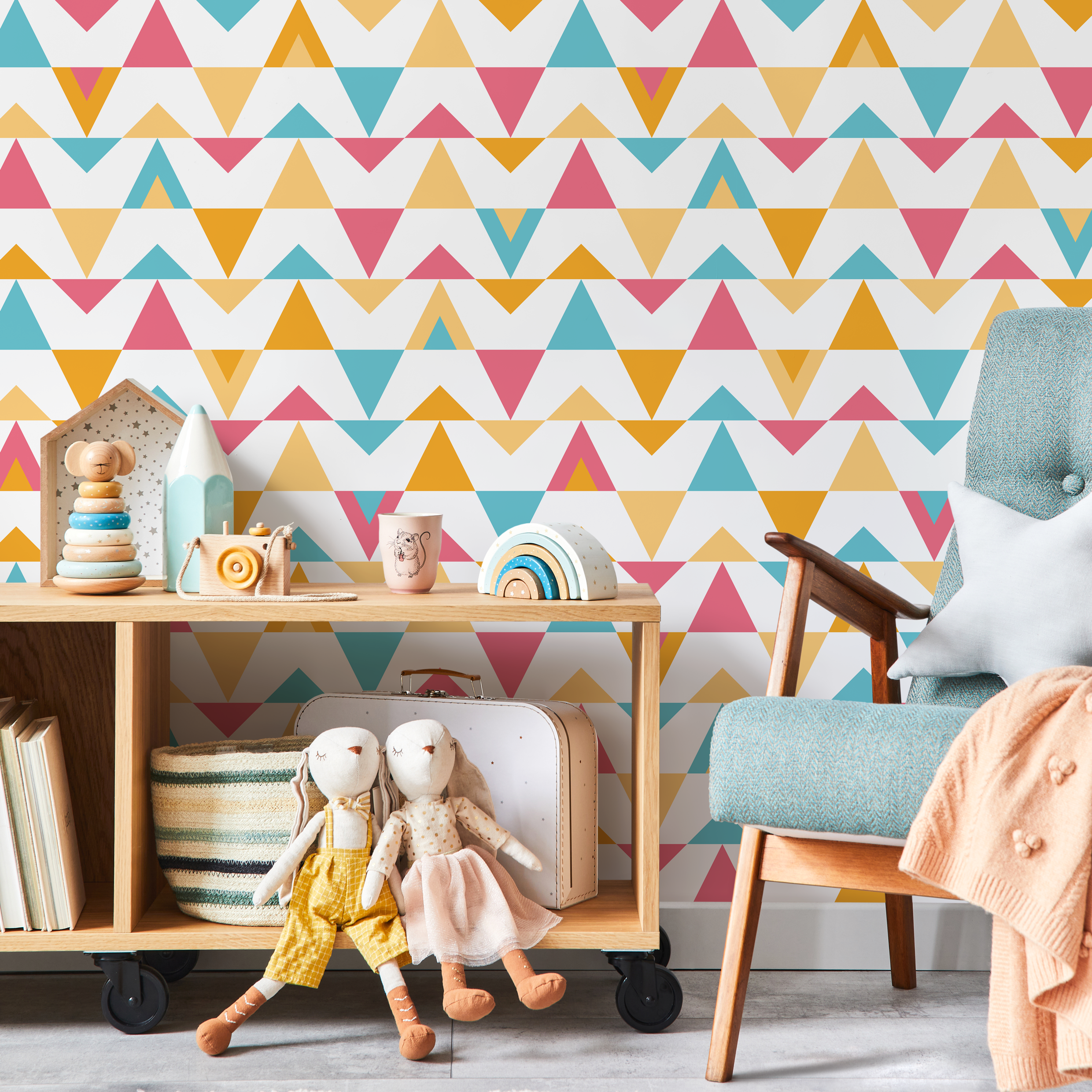 Geometric Wallpaper With A Triangle Pattern In Yellow, Pink, And Blue - D997