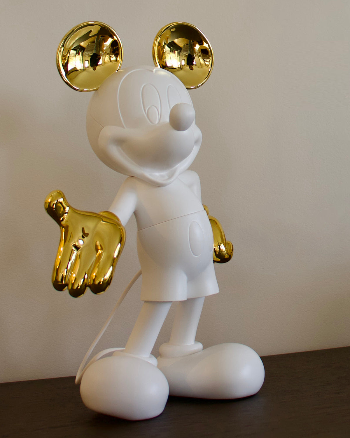 Mickey Mouse Welcome White & Gold 24in