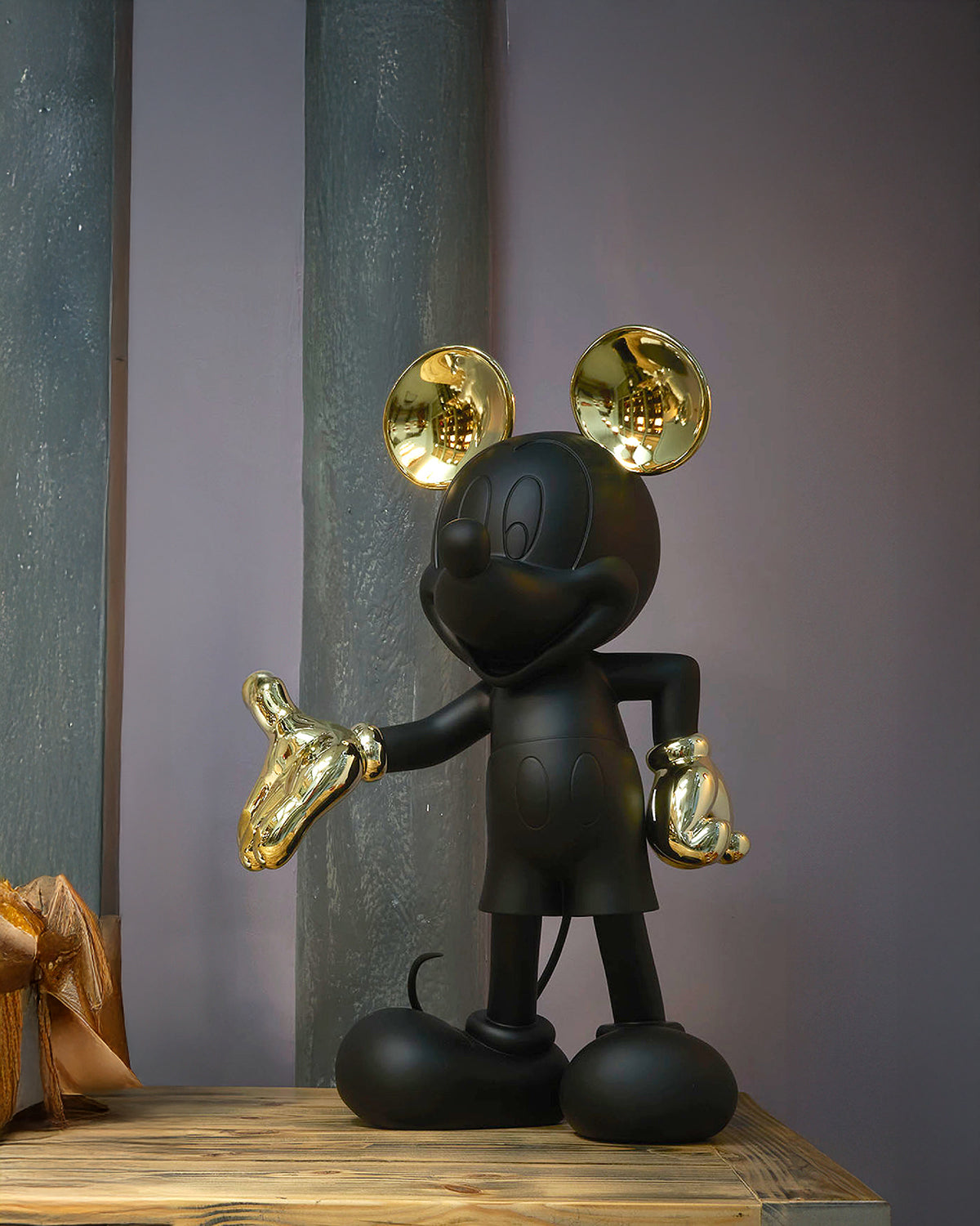 Mickey Mouse Welcome Black & Gold 12in