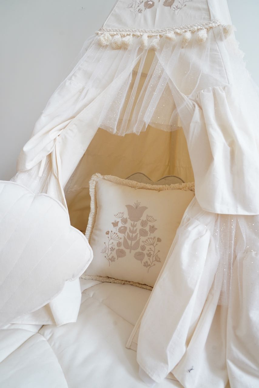 Boho Teepee Tent With Frills And Caramel - Mat With Frill Set