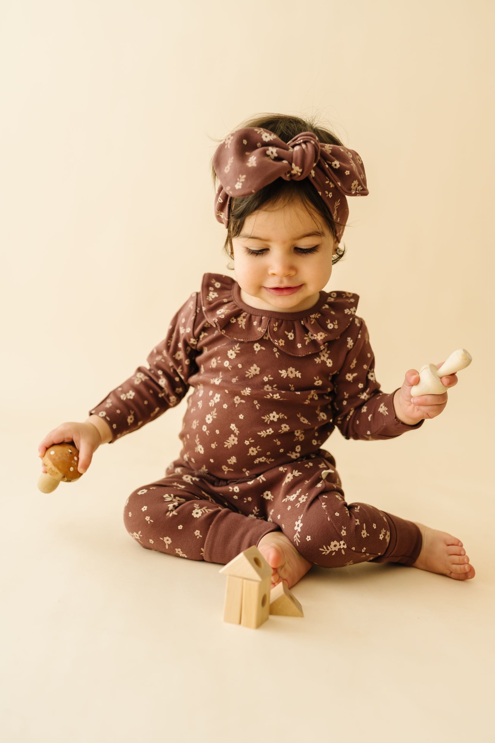 Organic Ruffle Onesie & Pants Set - Winter Bloom