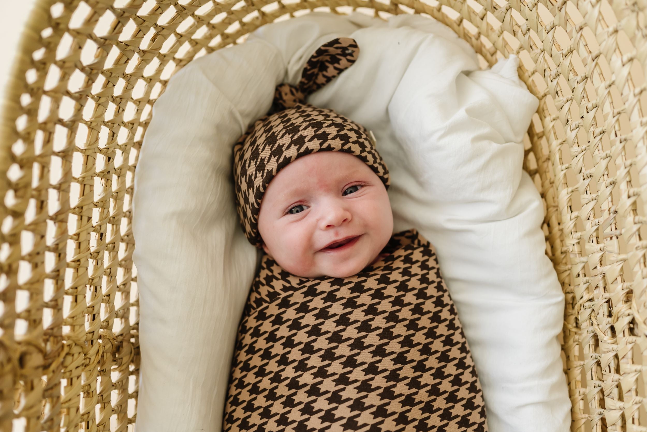 Organic Swaddle Blanket & Hat - Houndstooth