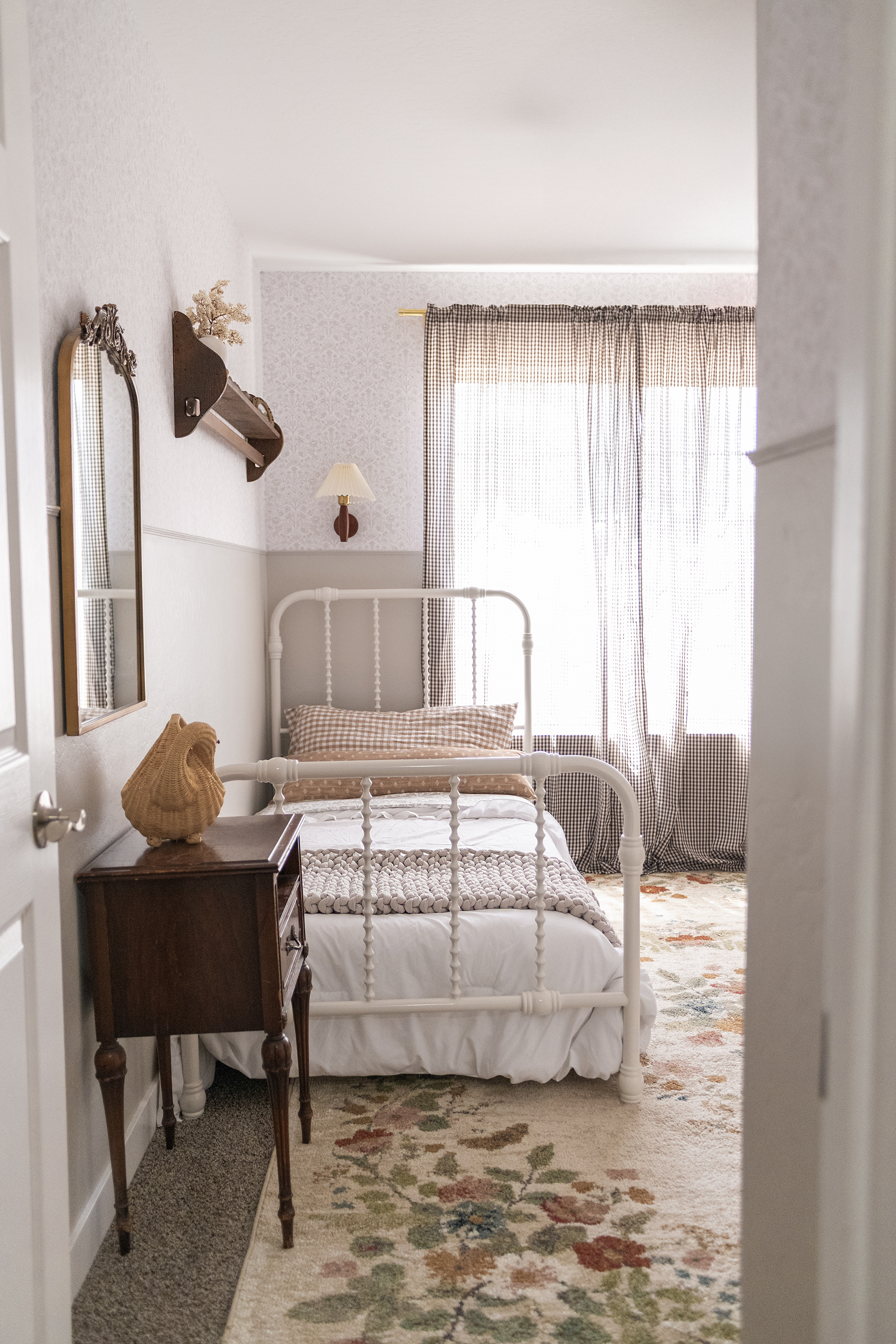 Junie Wallpaper By Kourtni Gunn