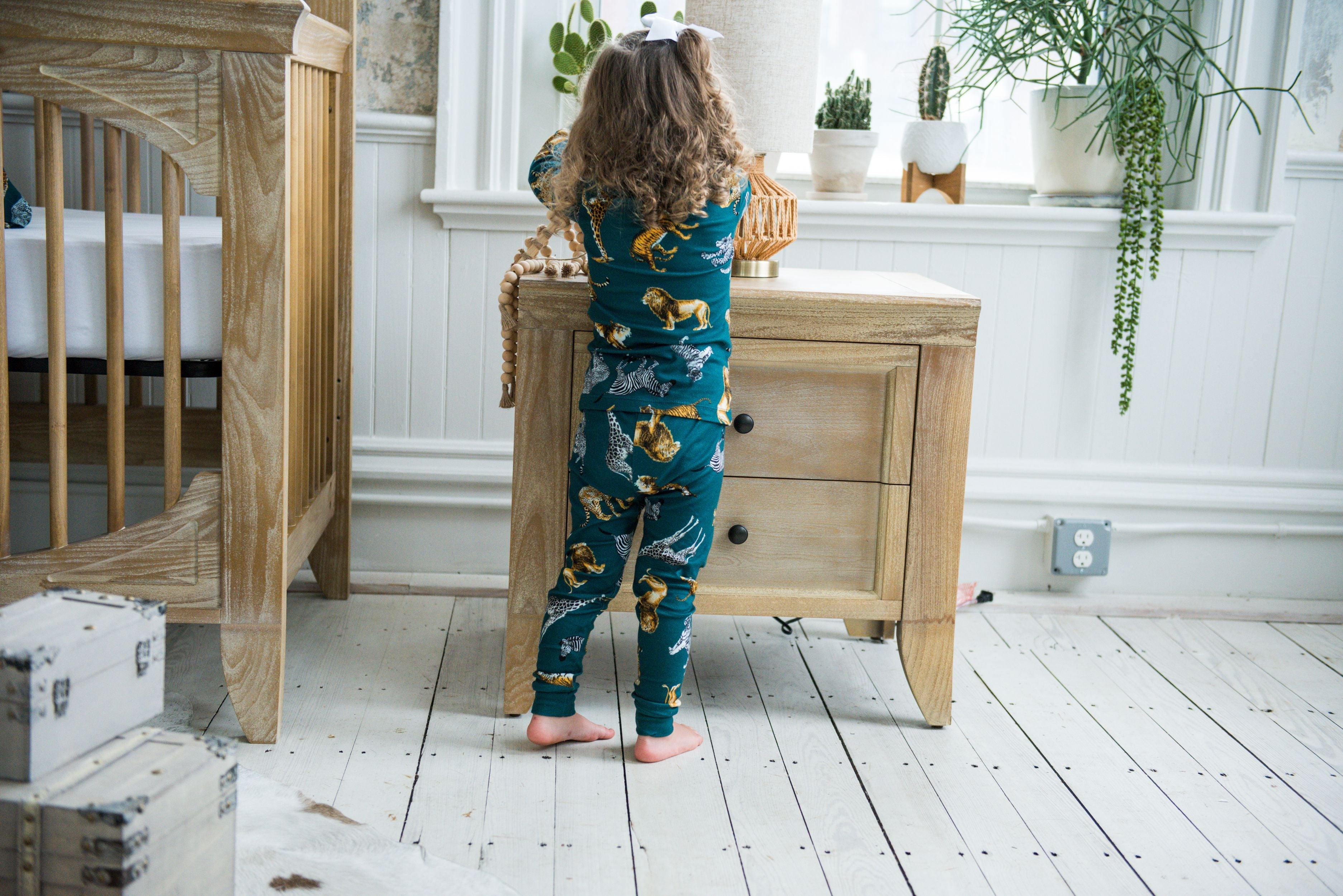 Cameo 2-drawer Nightstand