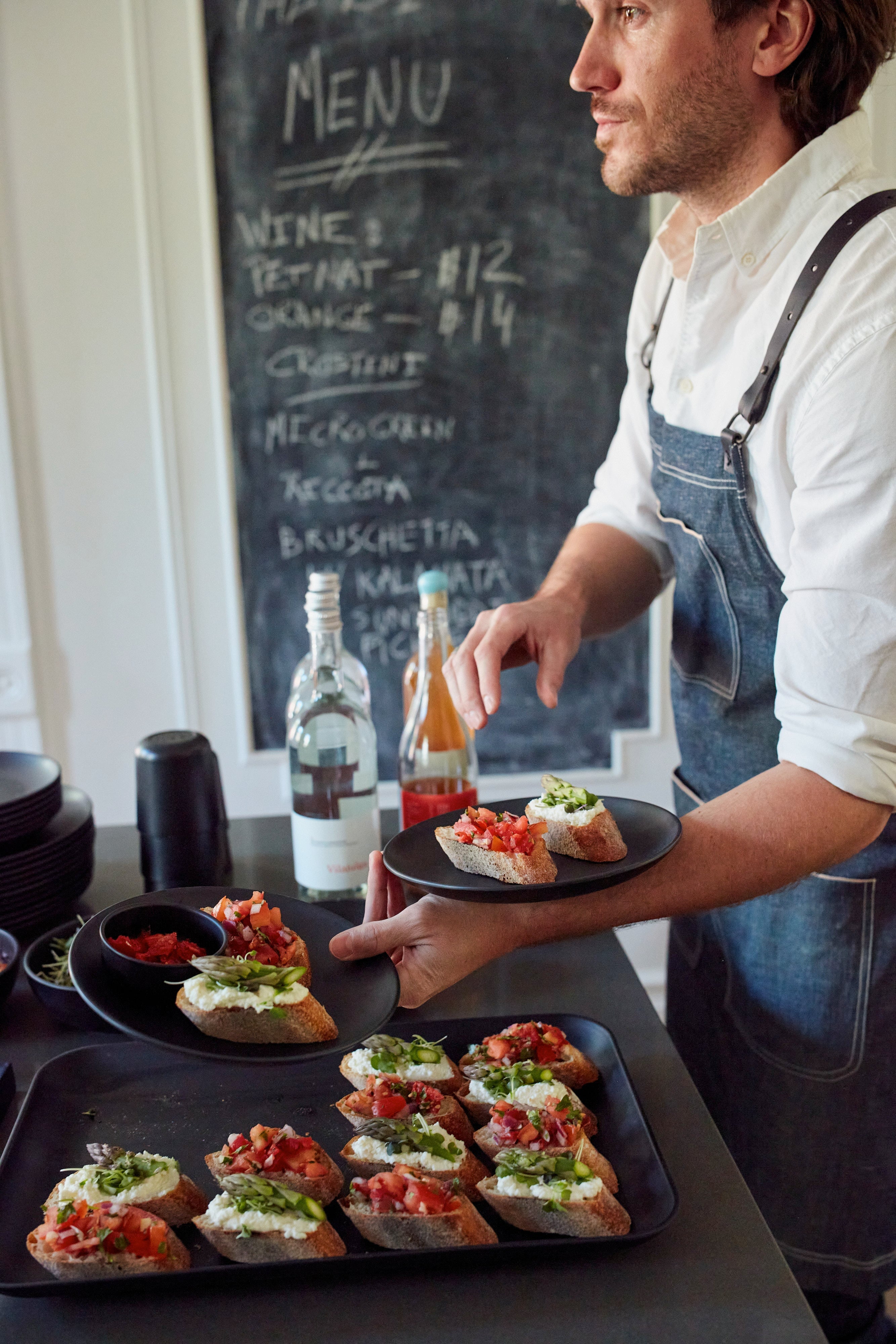 Round Medium Plate - Black - Set Of 4