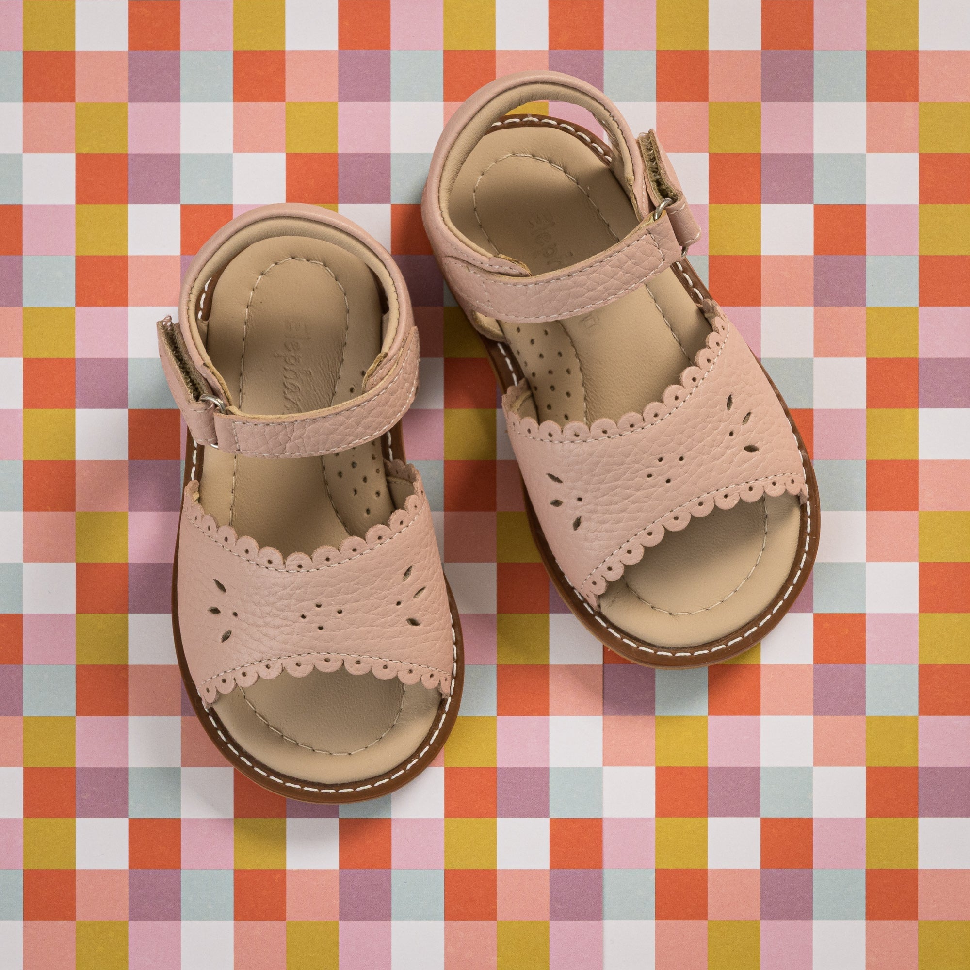 Classic Sandal With Scallop Pink