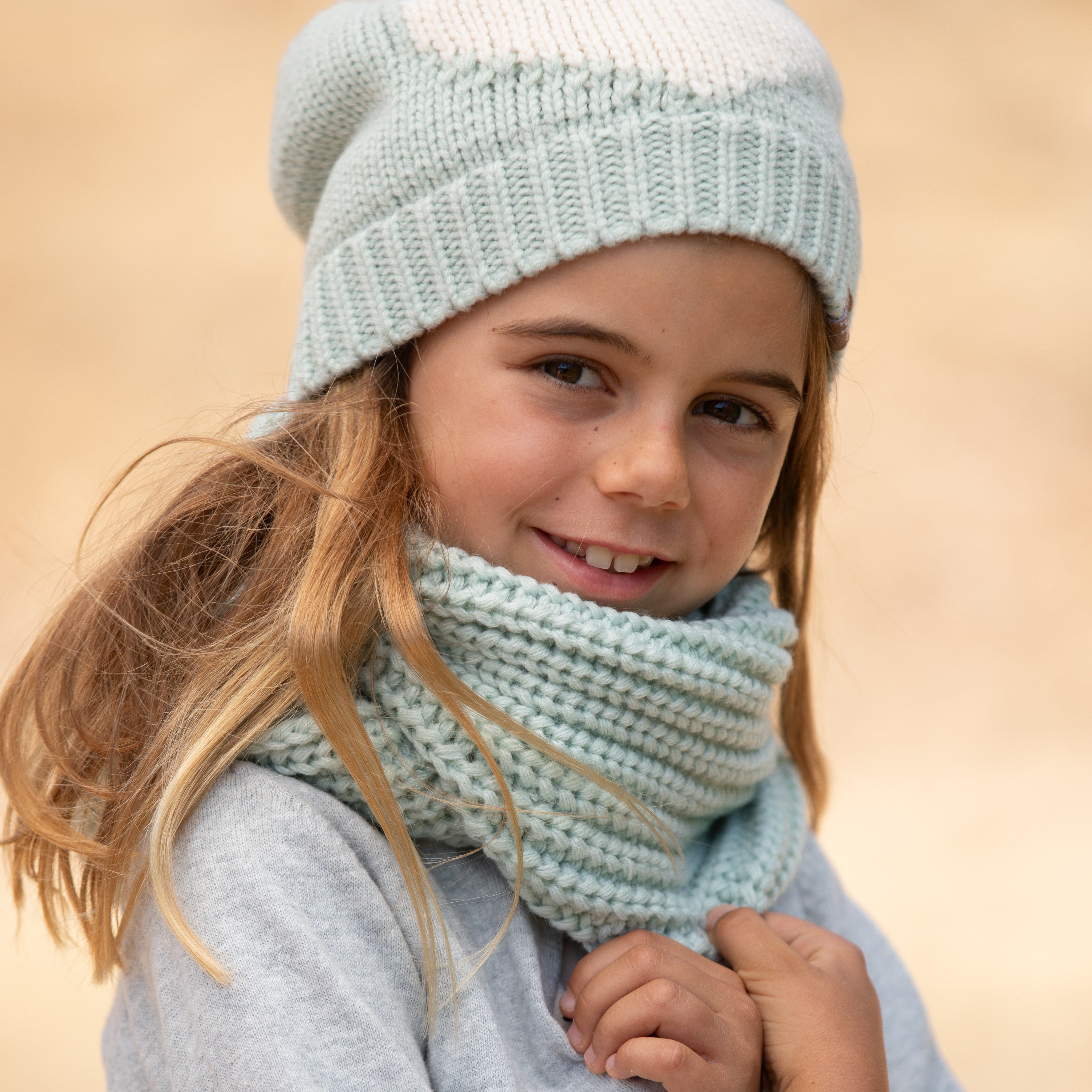 Kids Chunky Knitted Infinity Scarf / Neck-wrap (girls 4-14 Year Old)