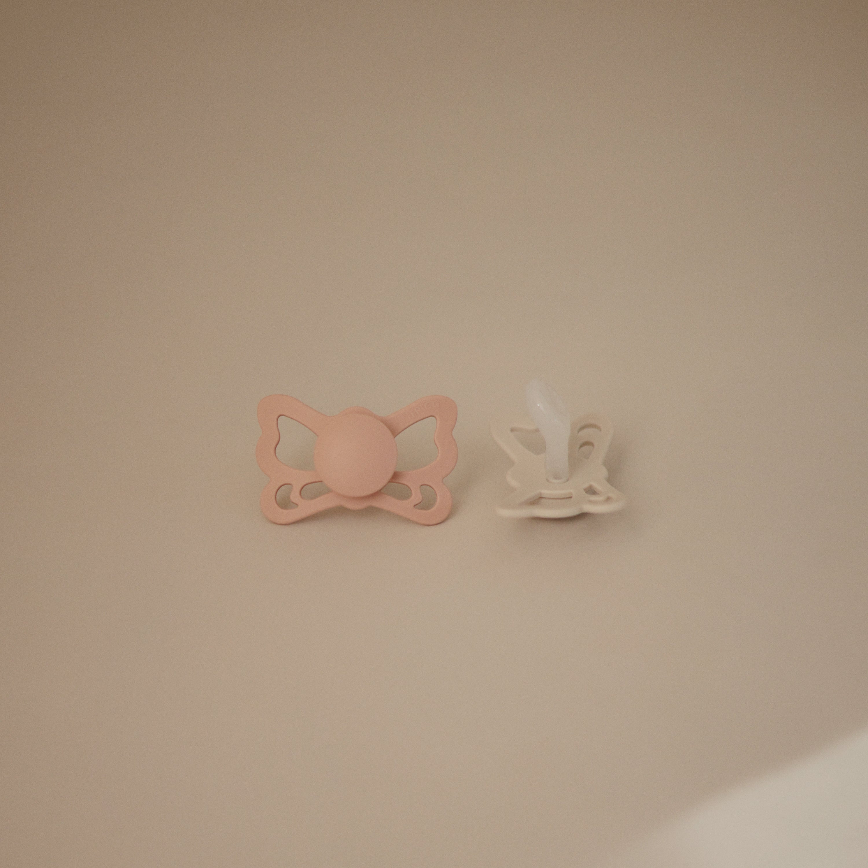 Frigg Butterfly Anatomical Silicone Pacifier 2-pack (6-18 Months)