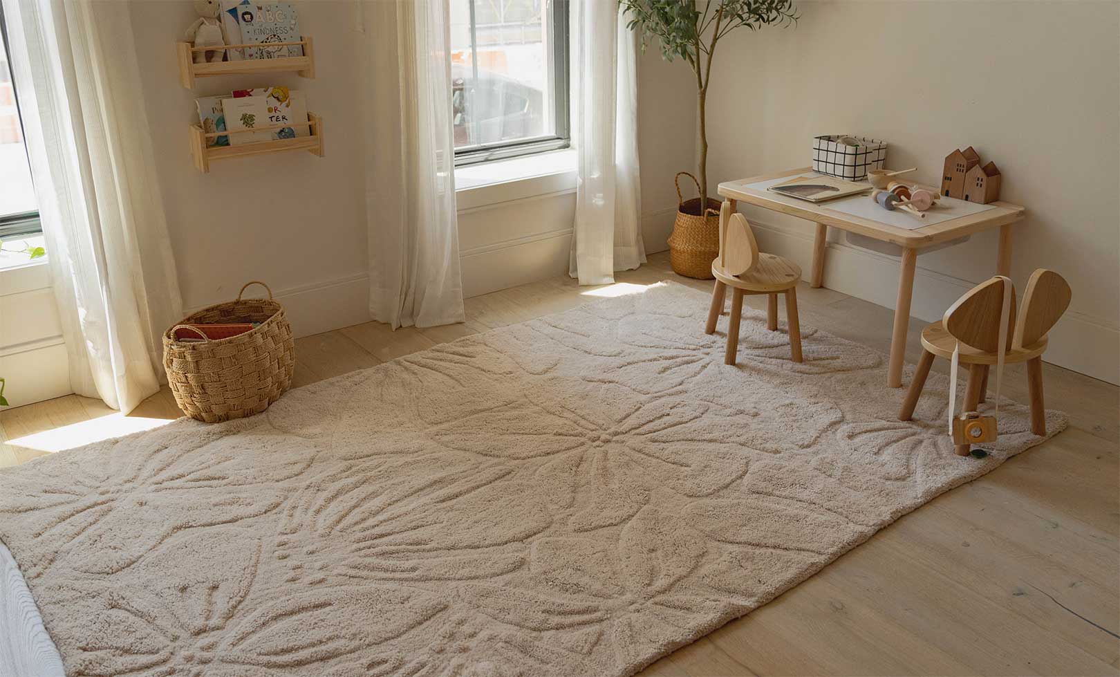 Floral Field Washable Wool Area Rug In Pink