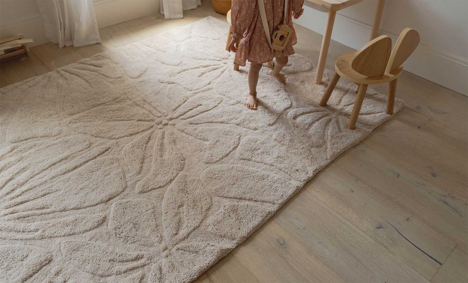 Floral Field Washable Wool Area Rug In Pink