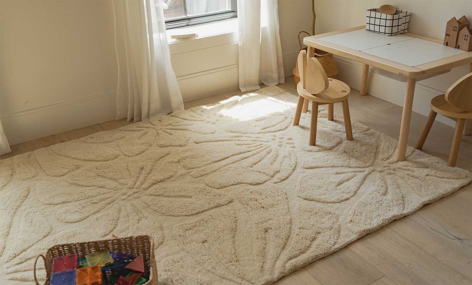 Floral Field Washable Wool Area Rug In Cream