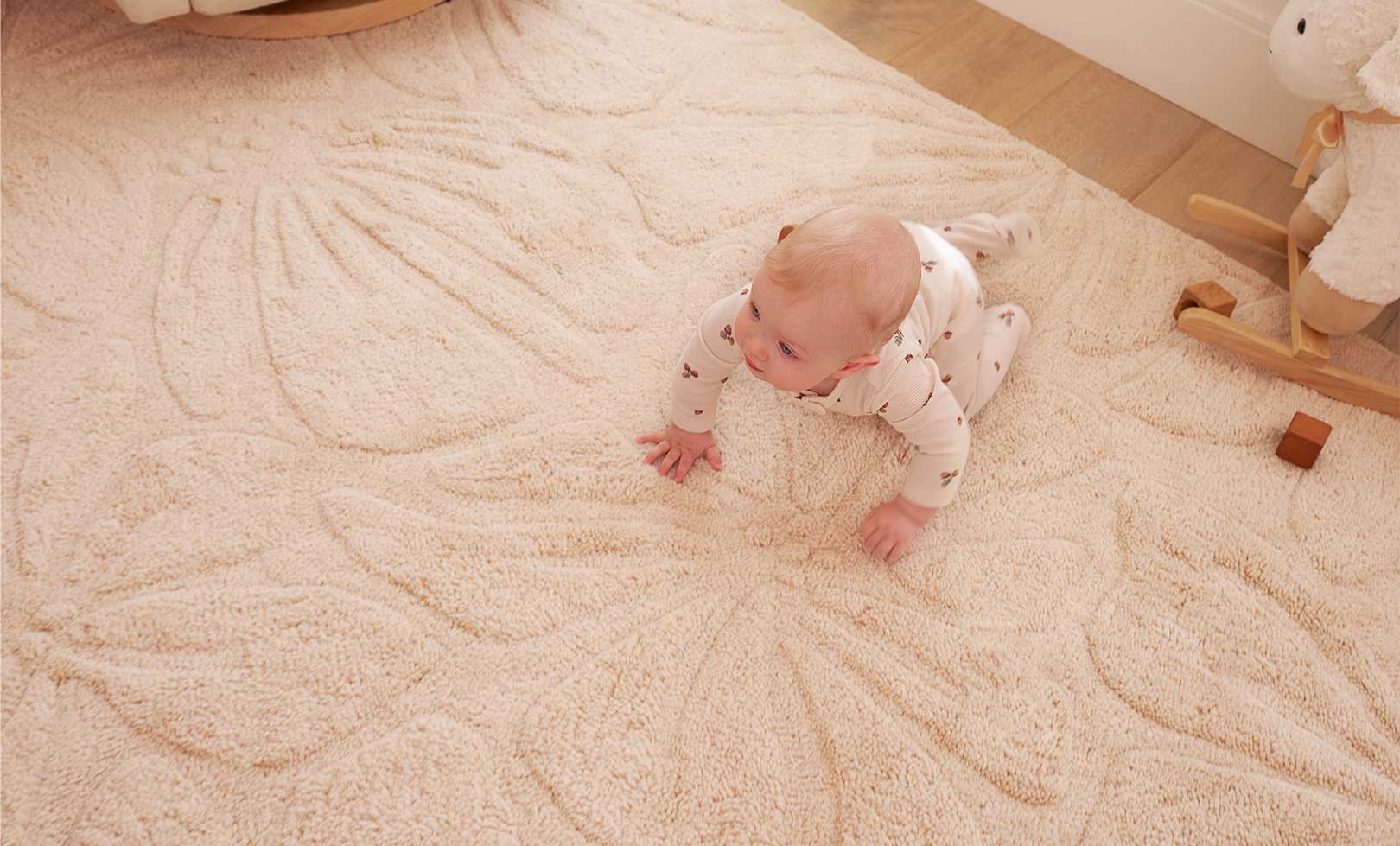 Floral Field Washable Wool Area Rug In Pink