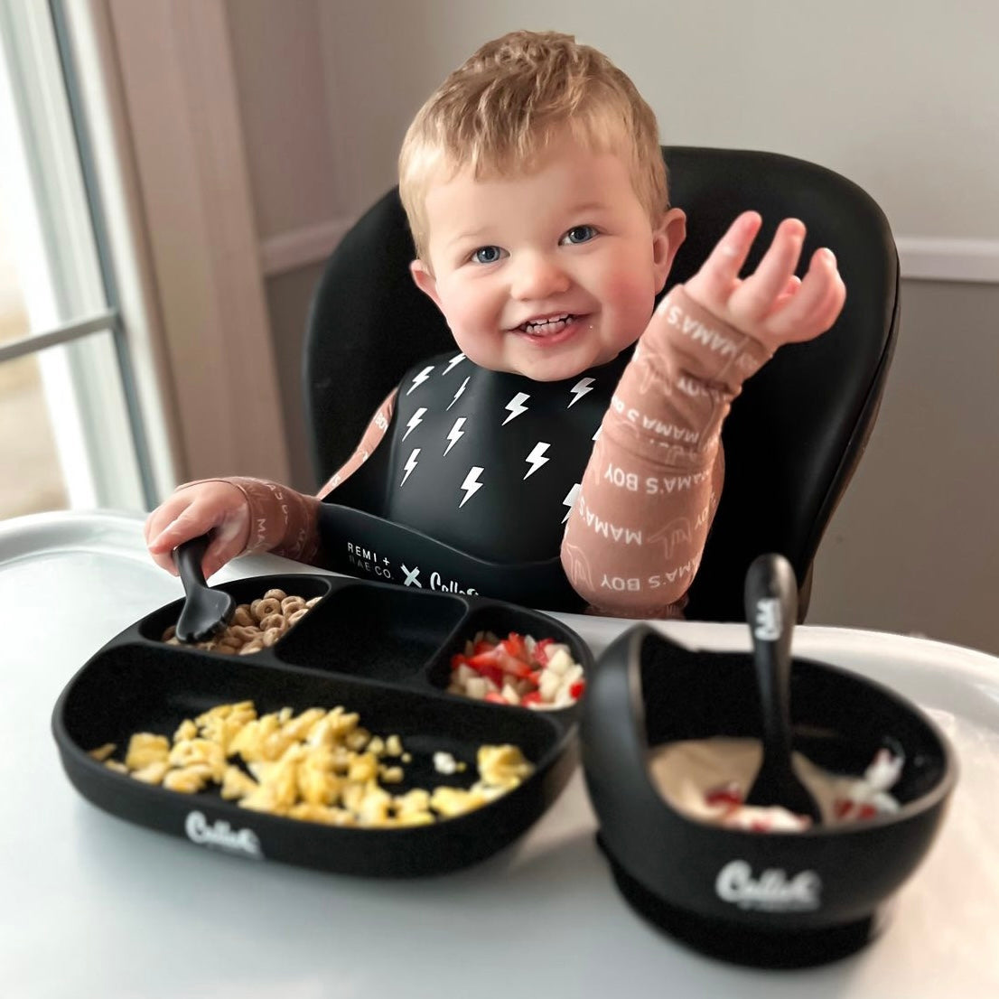 Blackout Collection Easy Scoop Suction Bowl