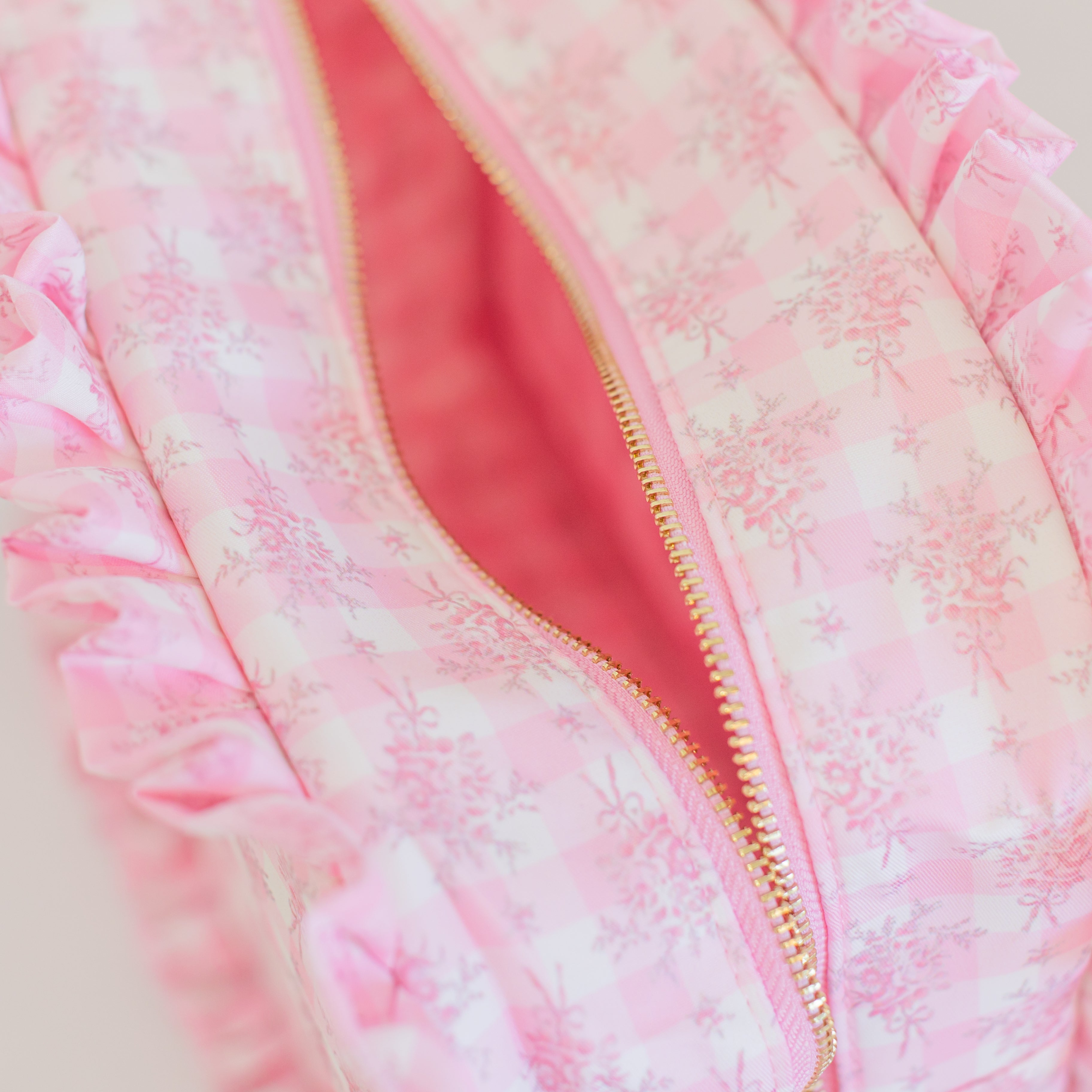 Ruffled Nylon Xl Pouch