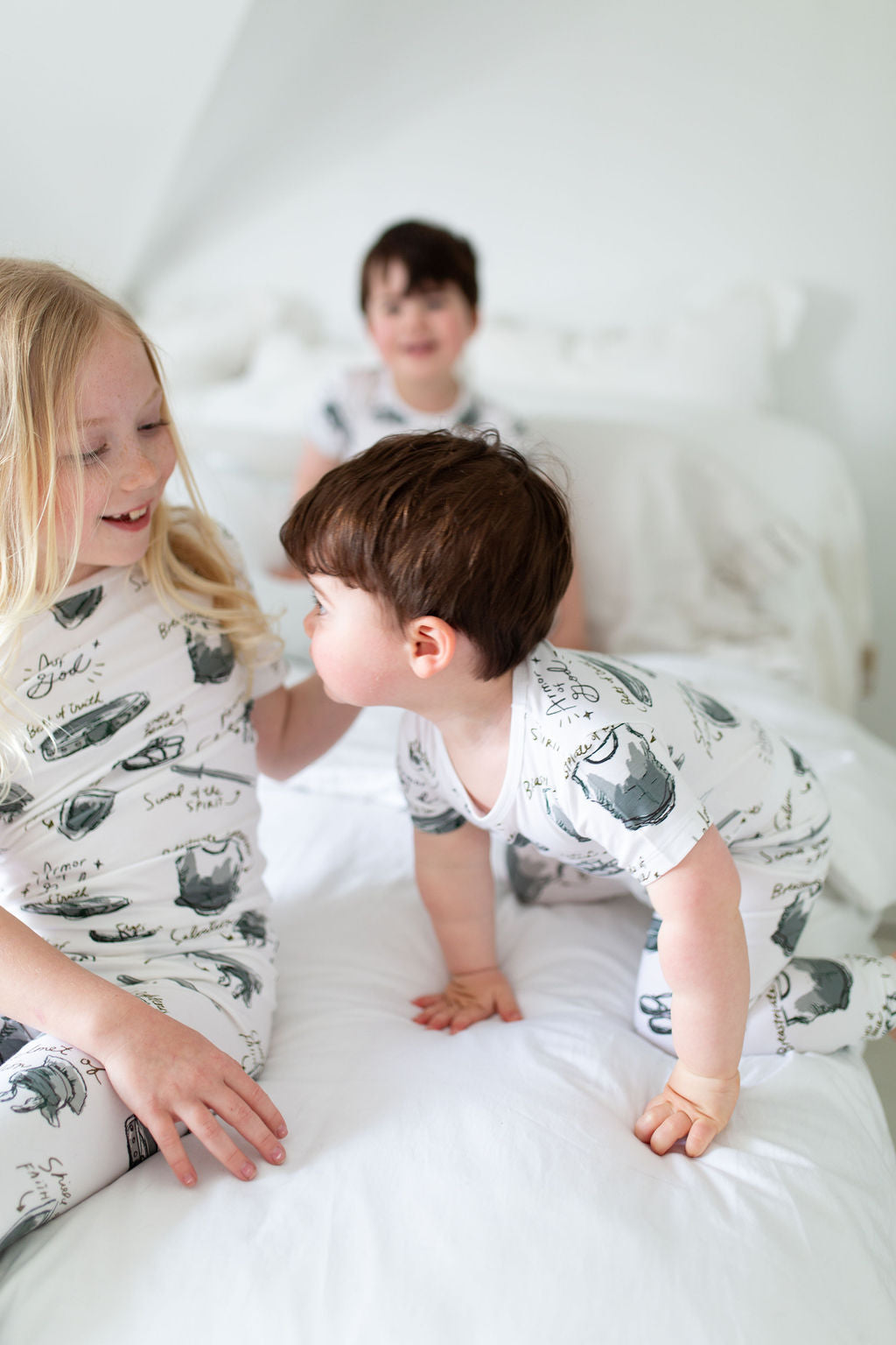 Armor Of God White Pj Short Sleeve & Pants Set Bamboo