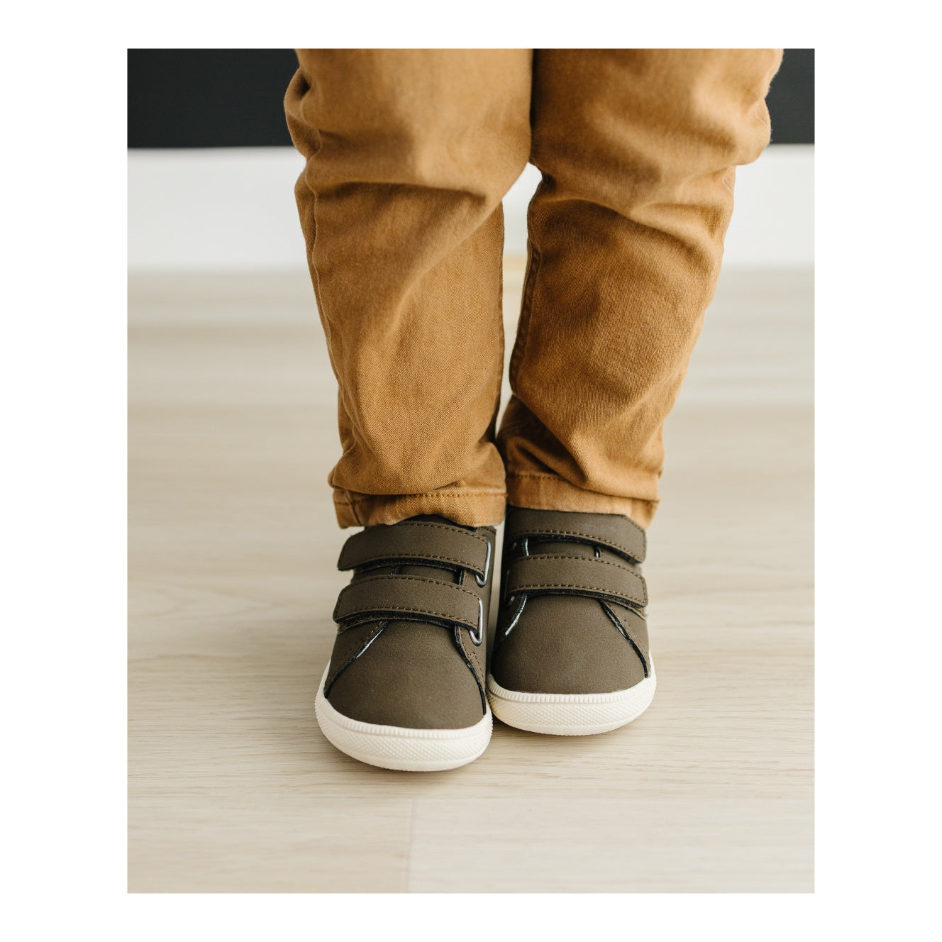 Leo Star Sneaker