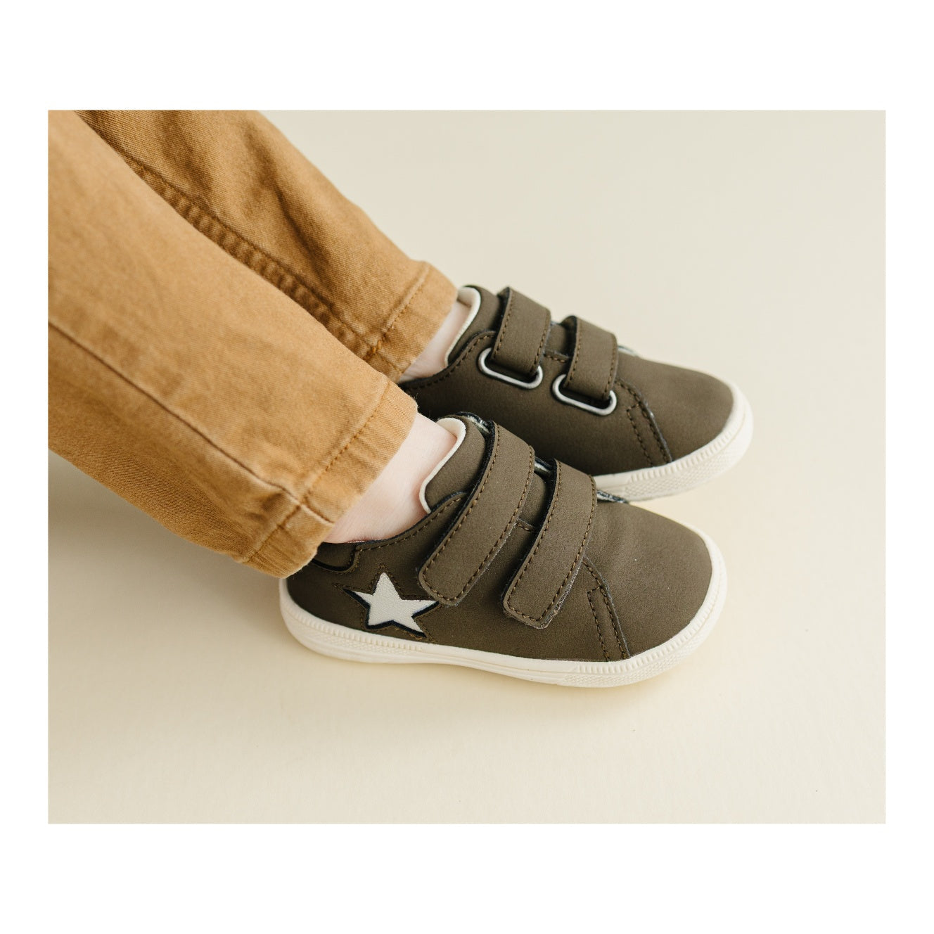 Leo Star Sneaker