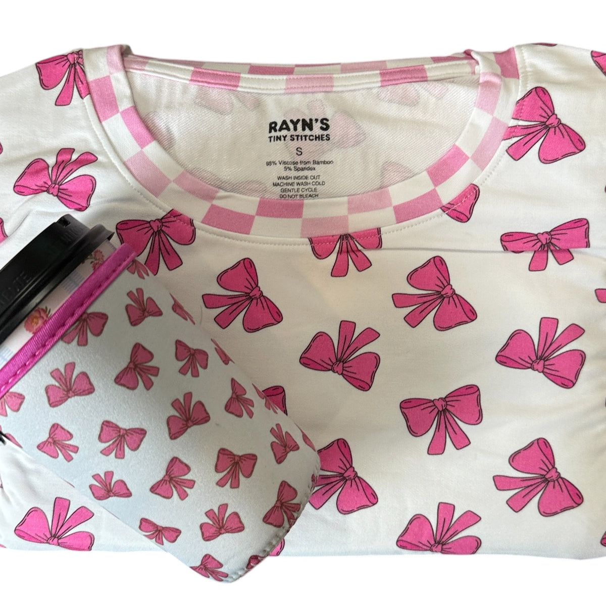 Rami’s Sips Pink Bow Hot & Cold Cup Cozy: Coozie