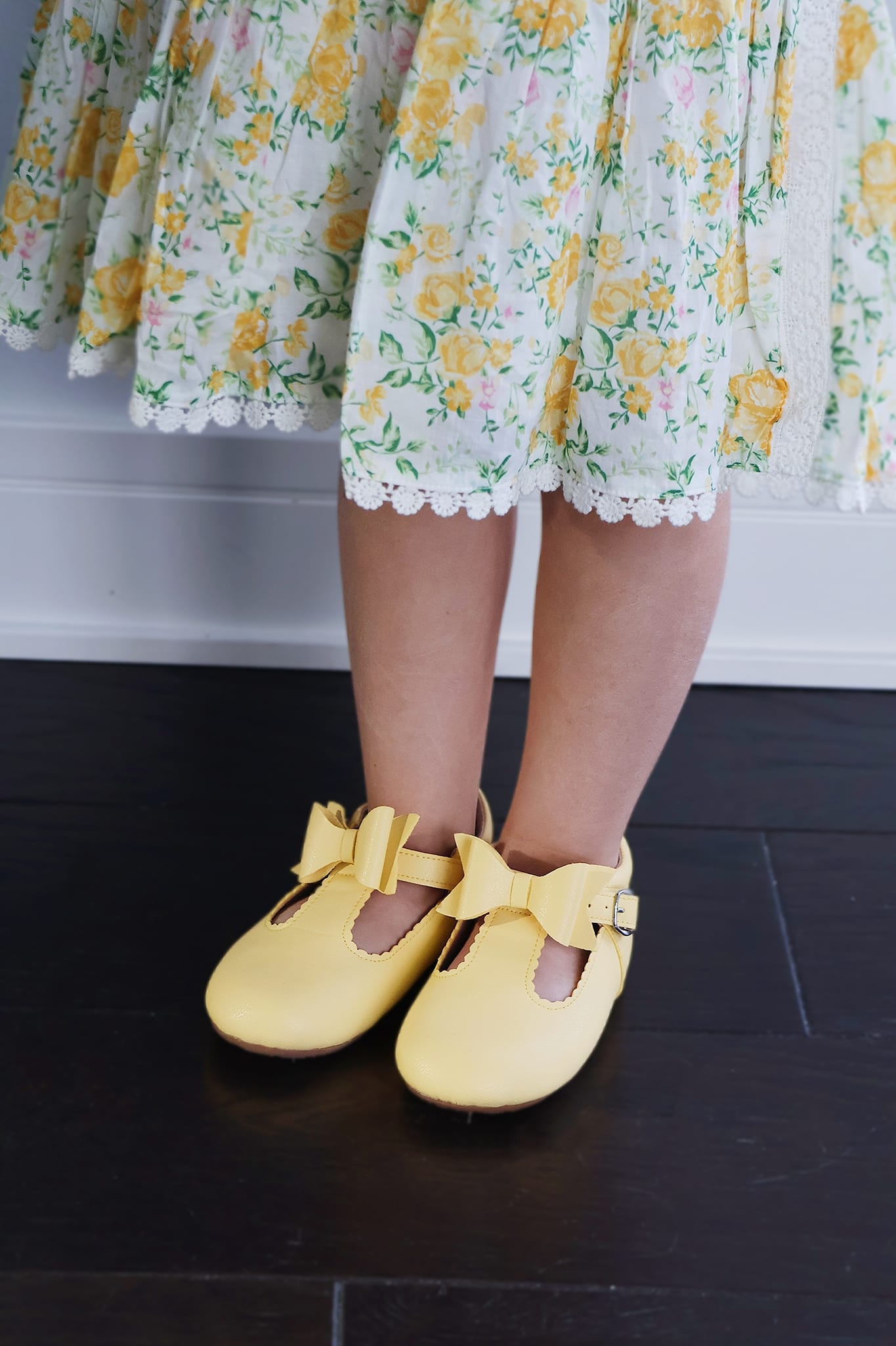 Bow T-straps - Lemon (yellow)