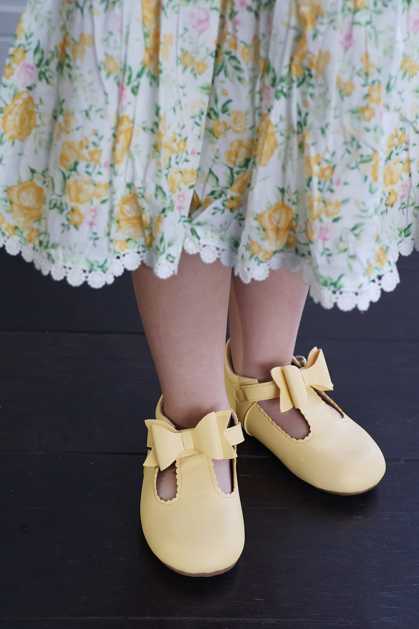 Bow T-straps - Lemon (yellow)