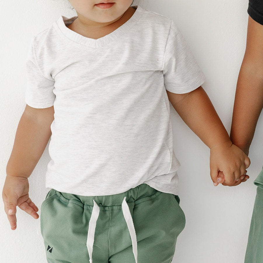 V-neck Signature Tee | Gray