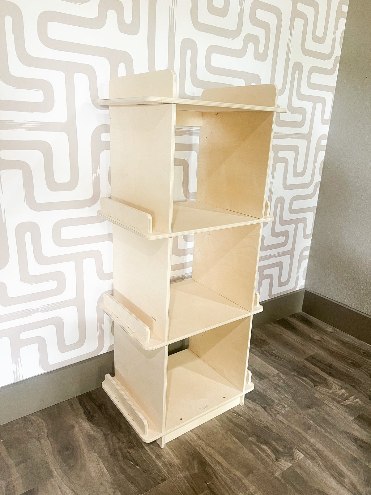 Ronny- Montessori Bookshelf